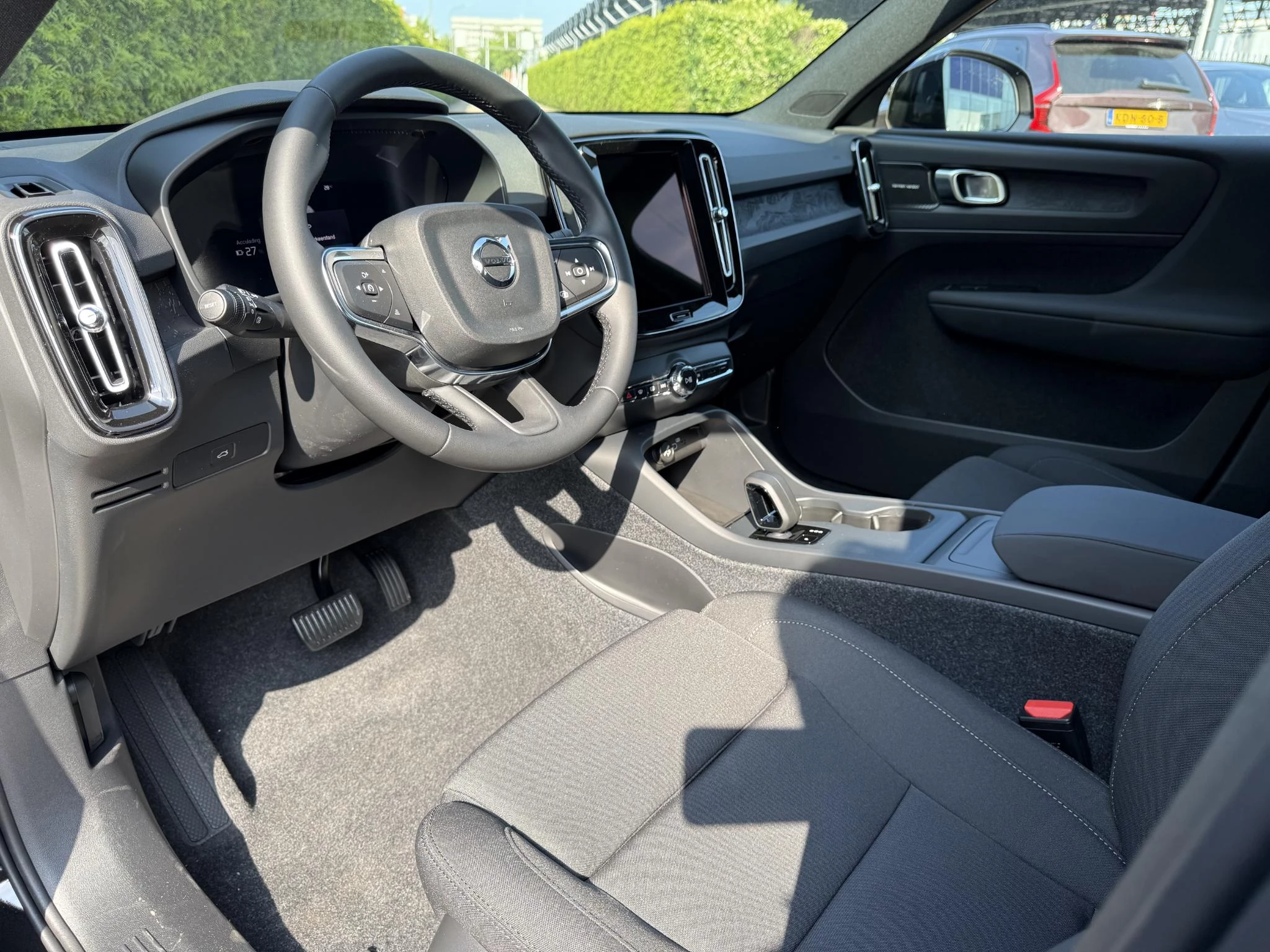 Volvo-EX40-image-14