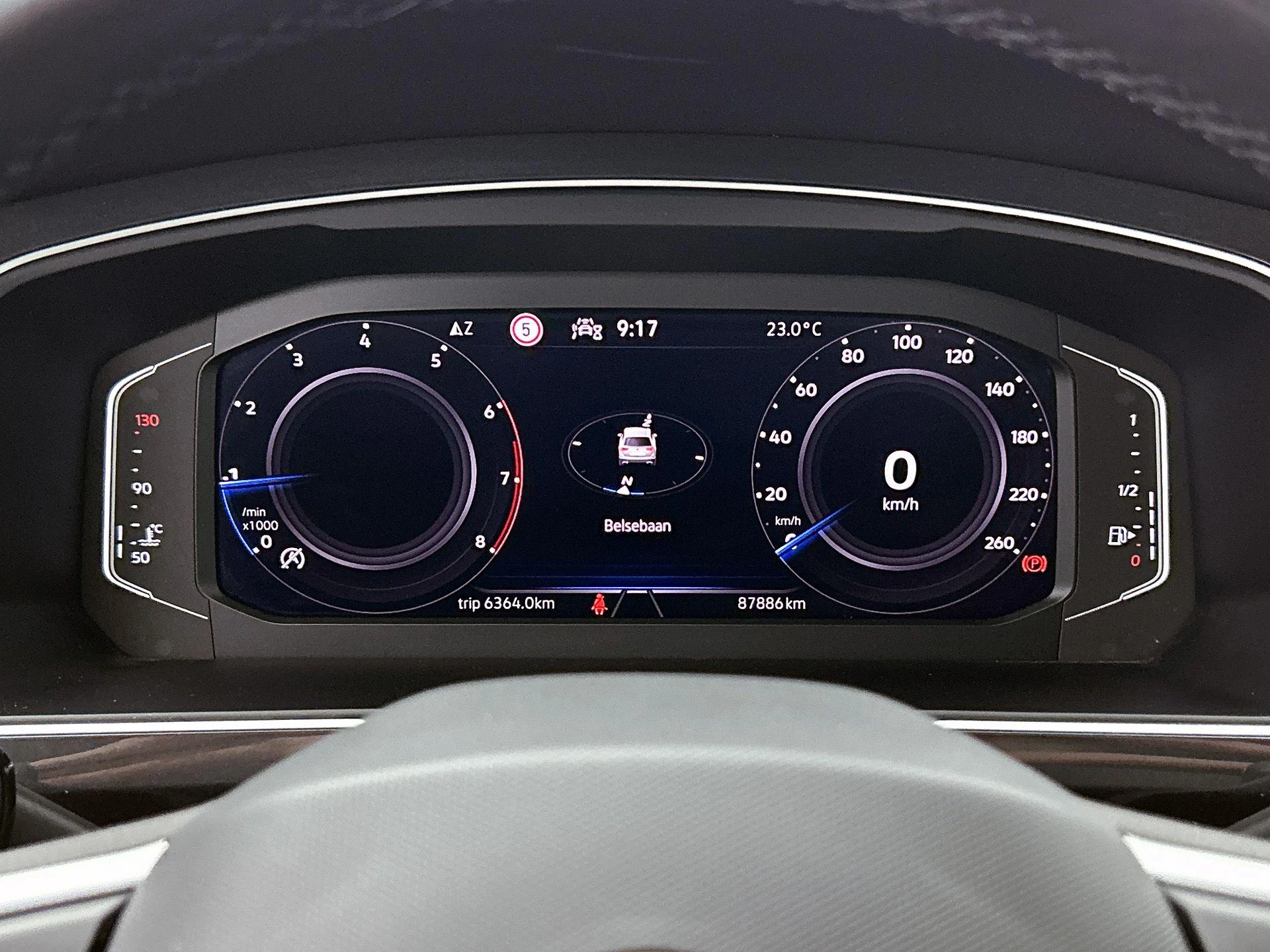 Volkswagen-Tiguan-image-12