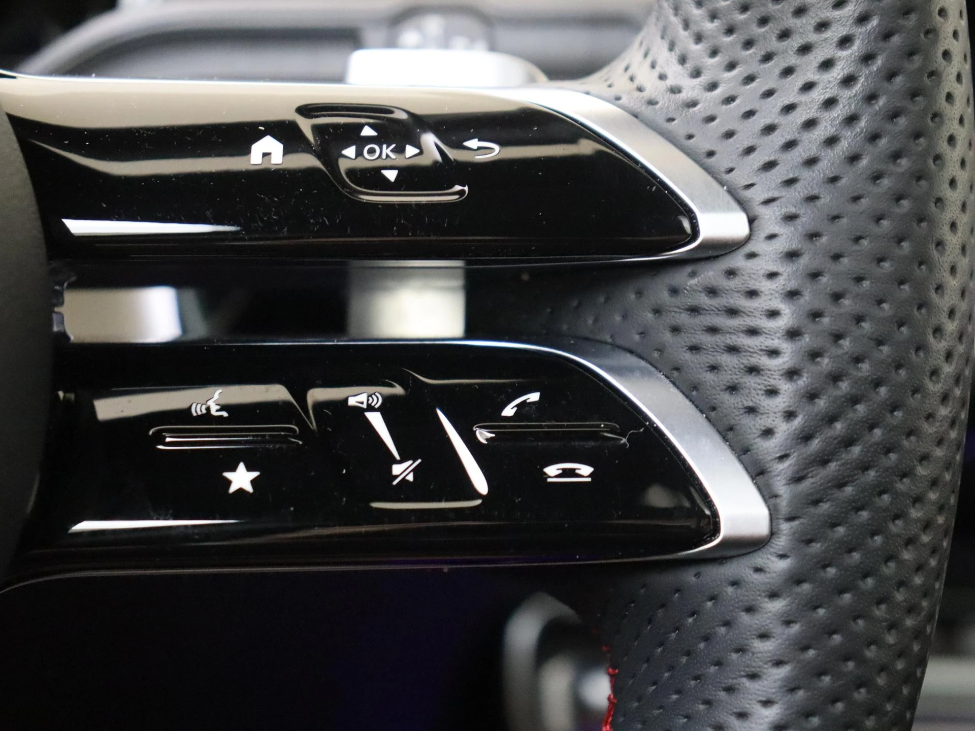Mercedes-Benz-GLA-image-13