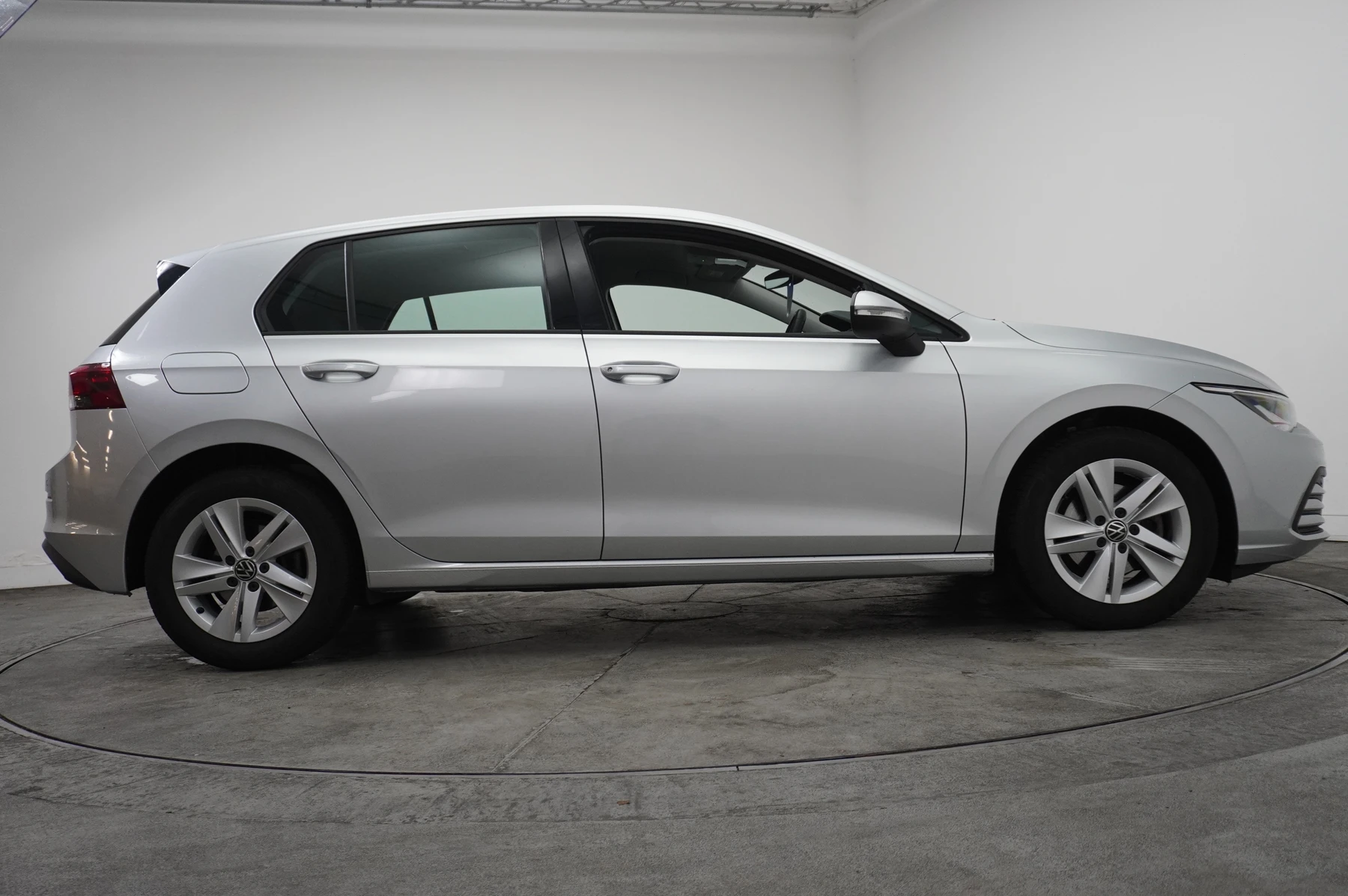 Volkswagen-Golf-image-17