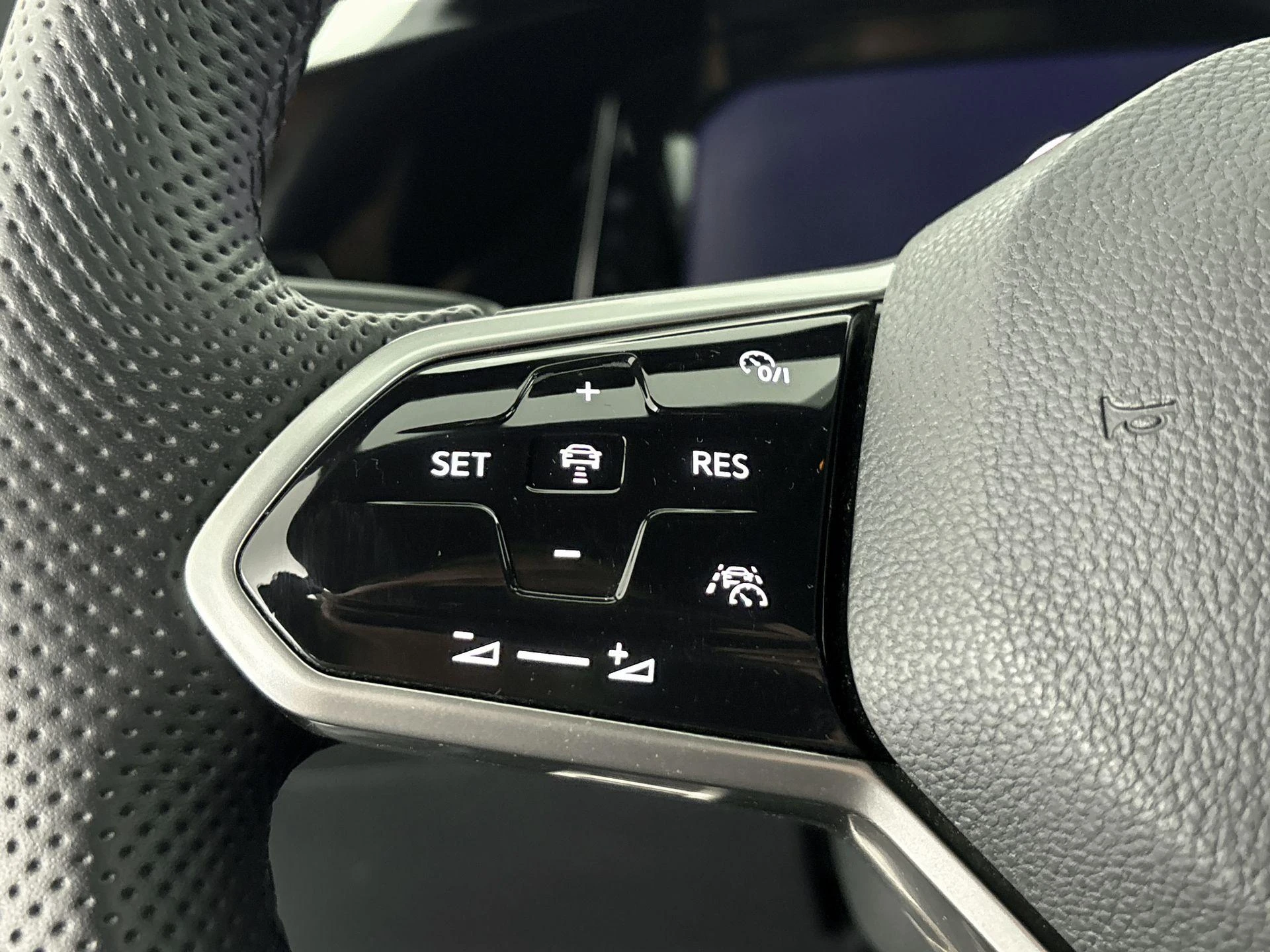 Volkswagen-Golf-image-5