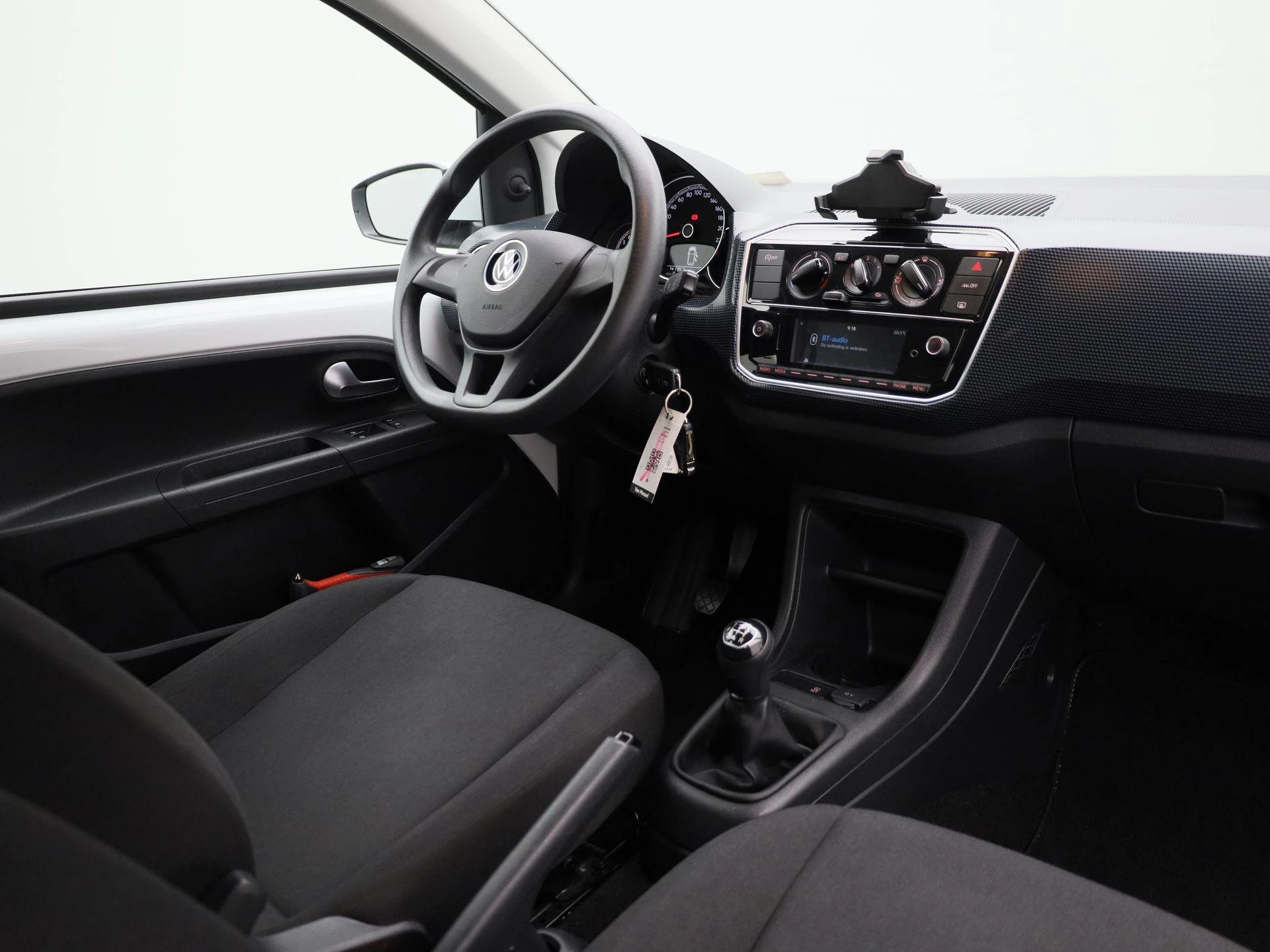 Volkswagen-up!-image-28