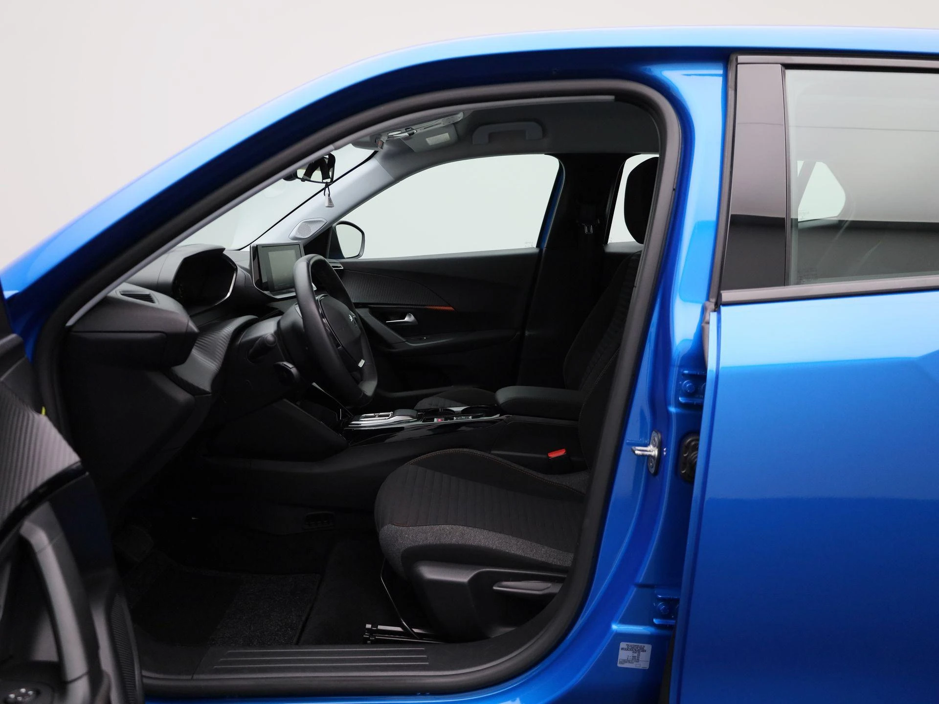 Peugeot-e-2008-image-8