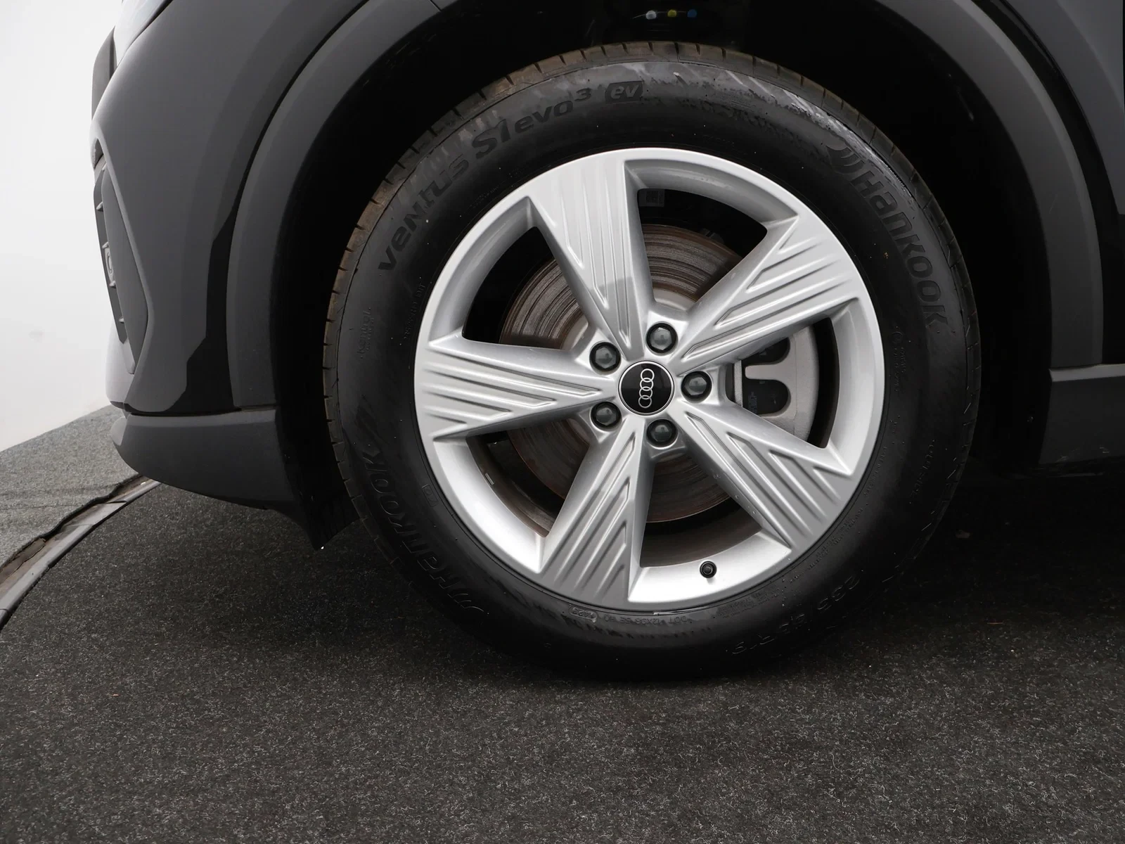 Audi Q4 e-tron Audi Q4 Attraction 40 e-tron 150,00 kW / DEMO