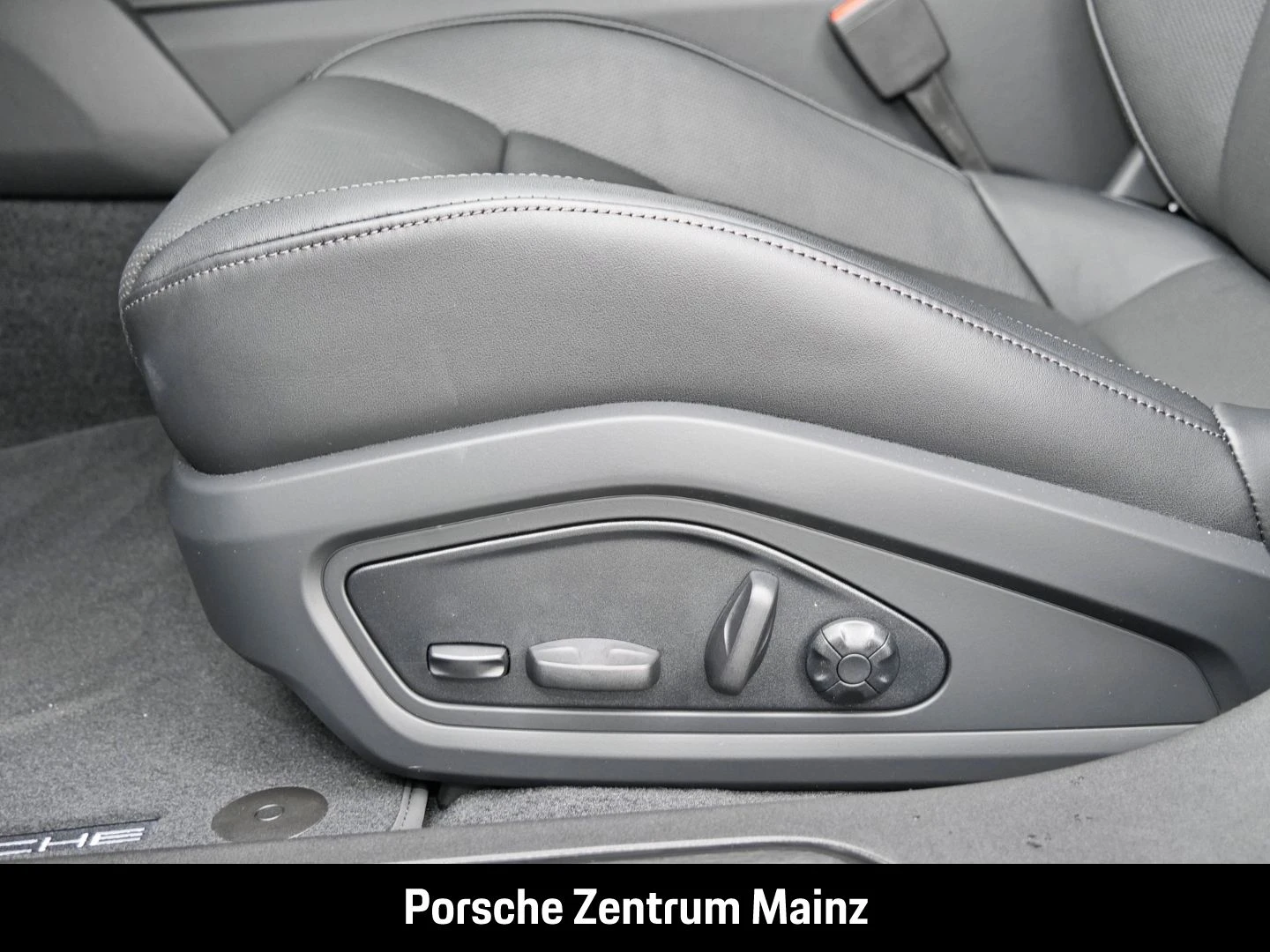 Porsche-Taycan-image-26