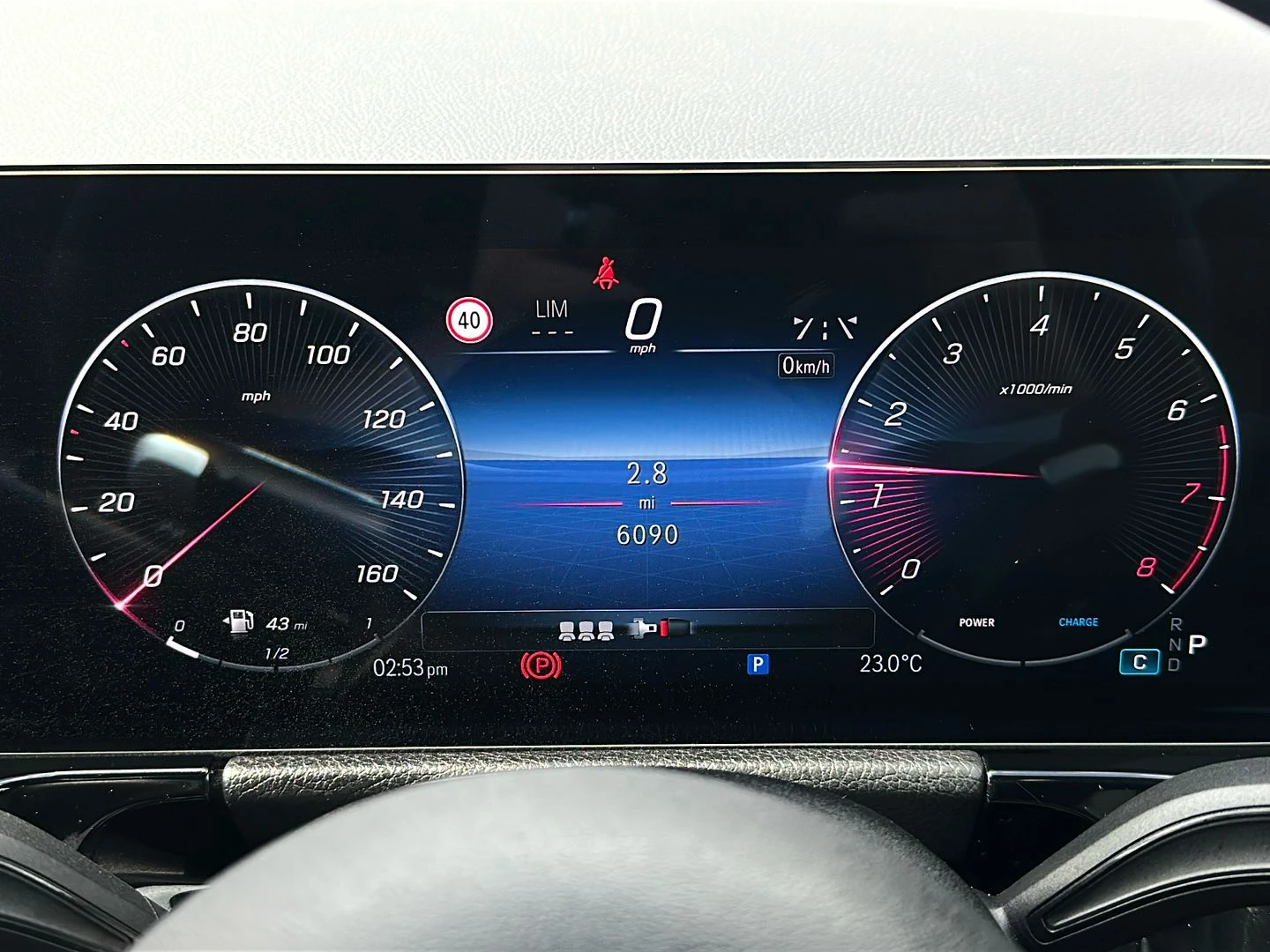 Mercedes-Benz-GLA-image-12
