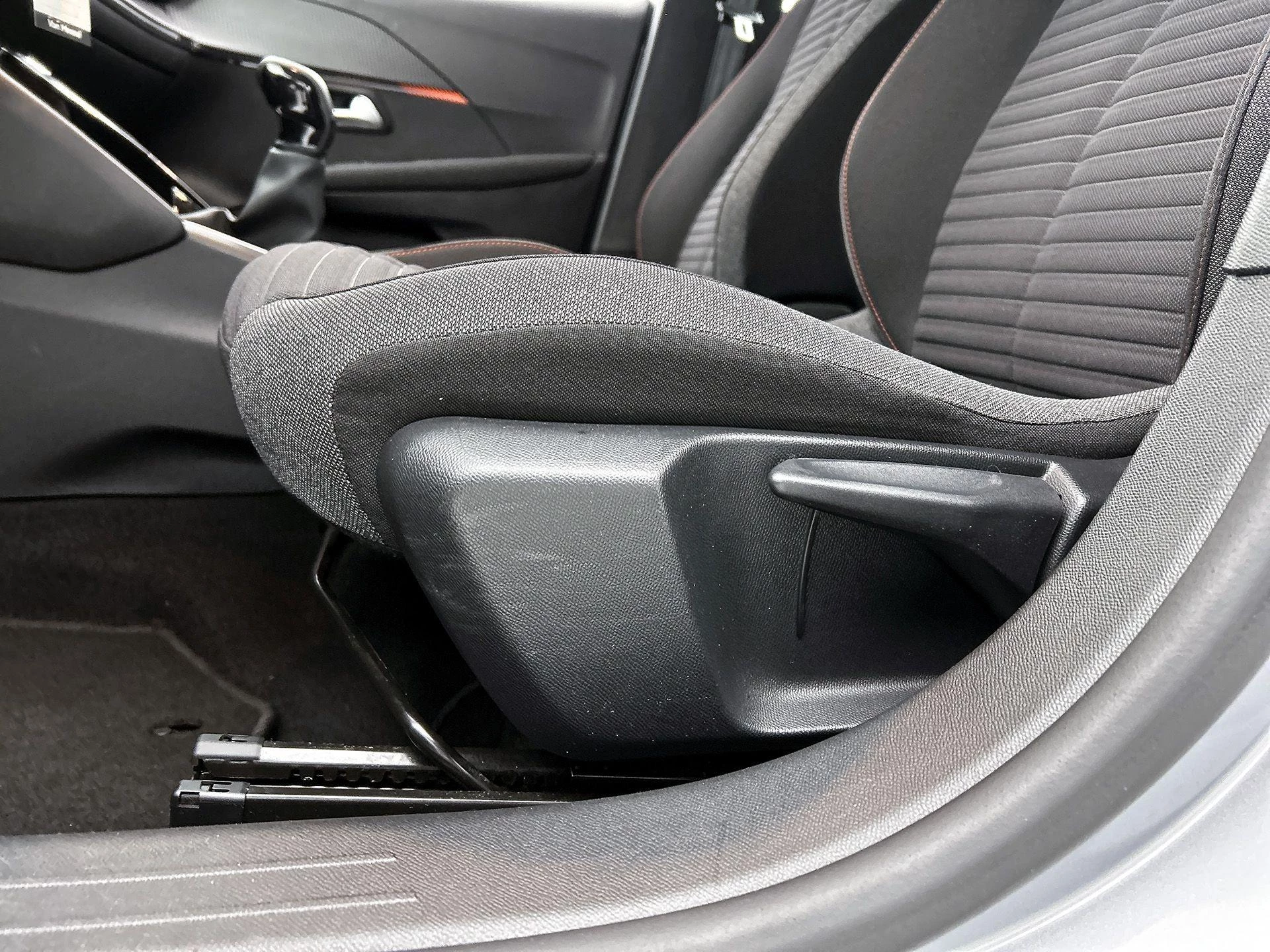 Peugeot-208-image-19