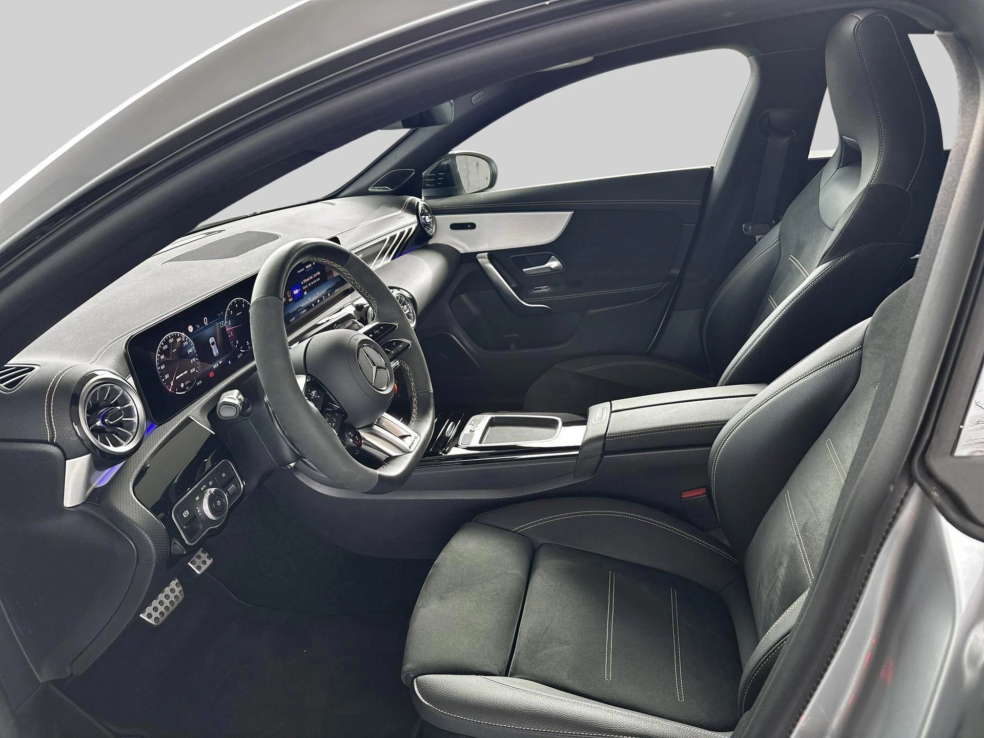 Mercedes-Benz-CLA-image-9