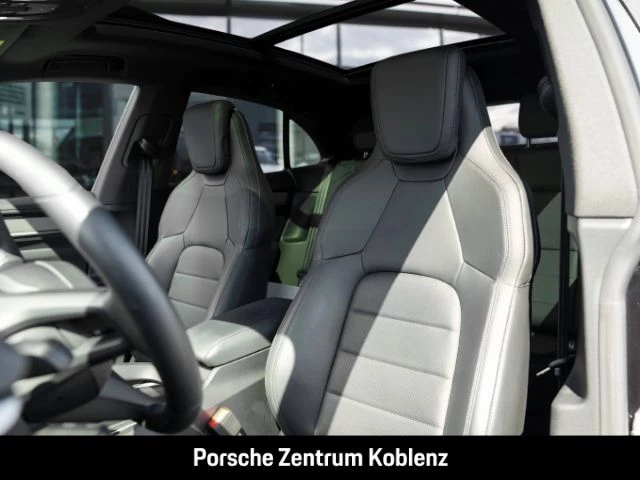 Porsche Macan 4 -