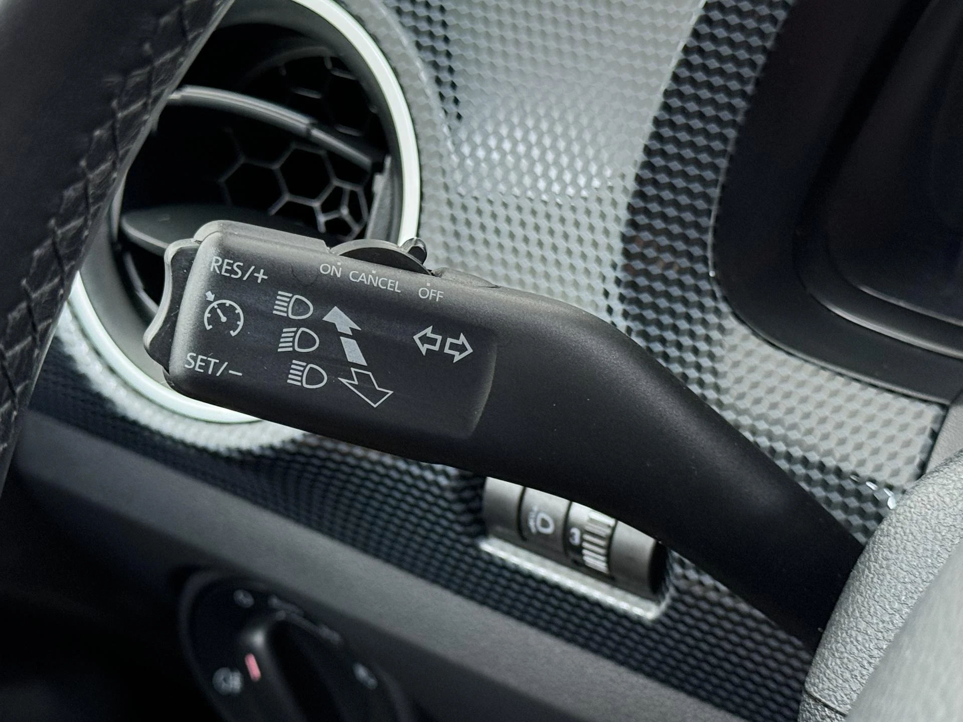 Volkswagen-up!-image-18