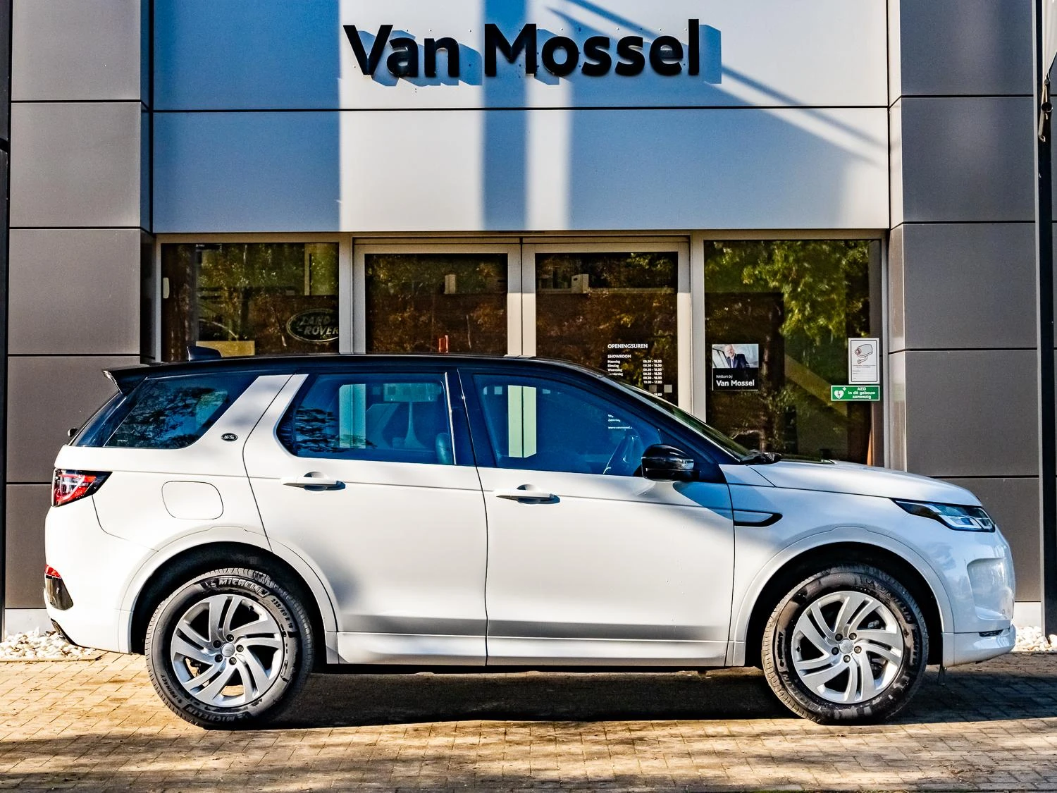 Land Rover-Discovery Sport-image-6