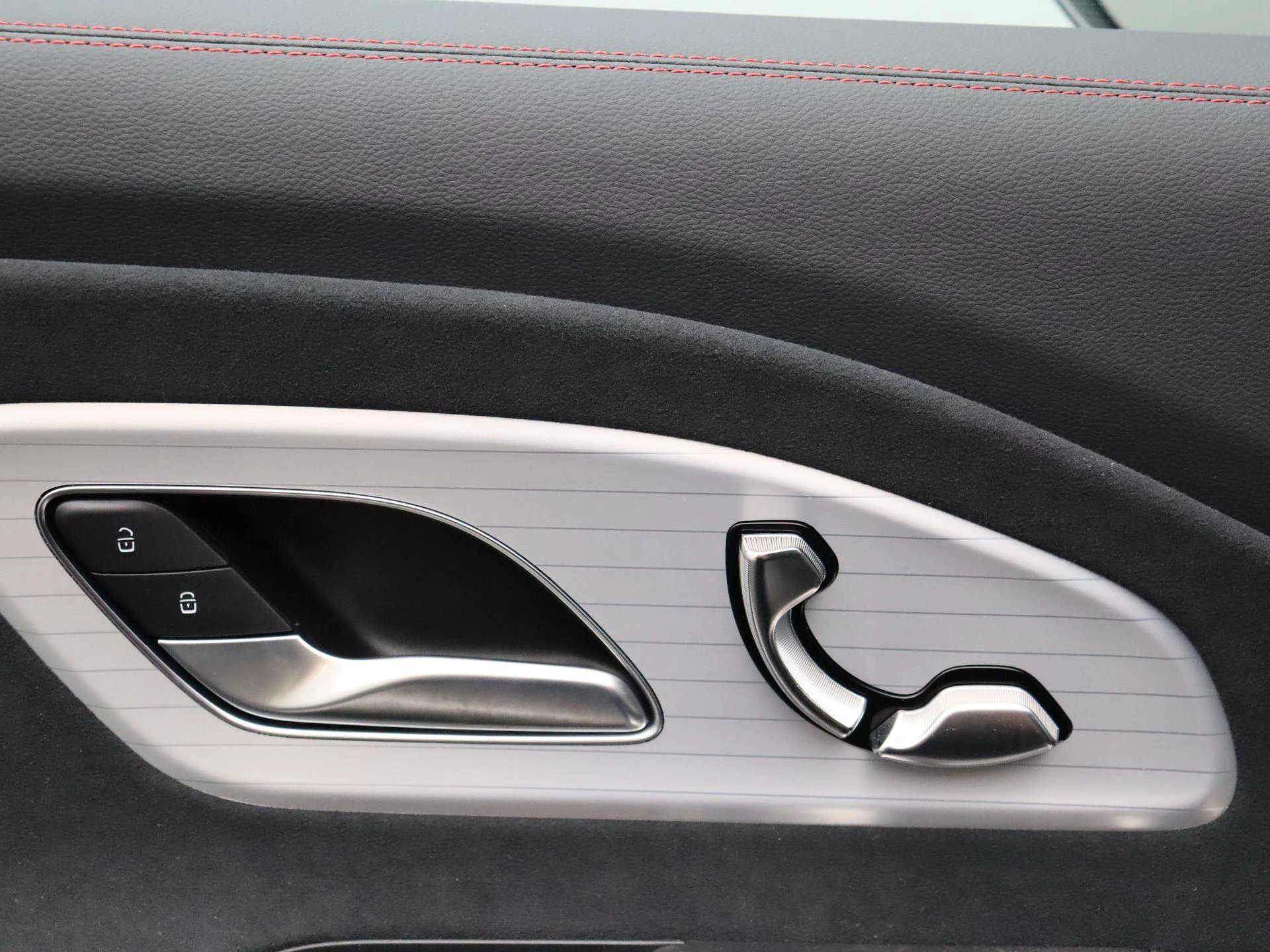 Mercedes-Benz-CLA-image-8