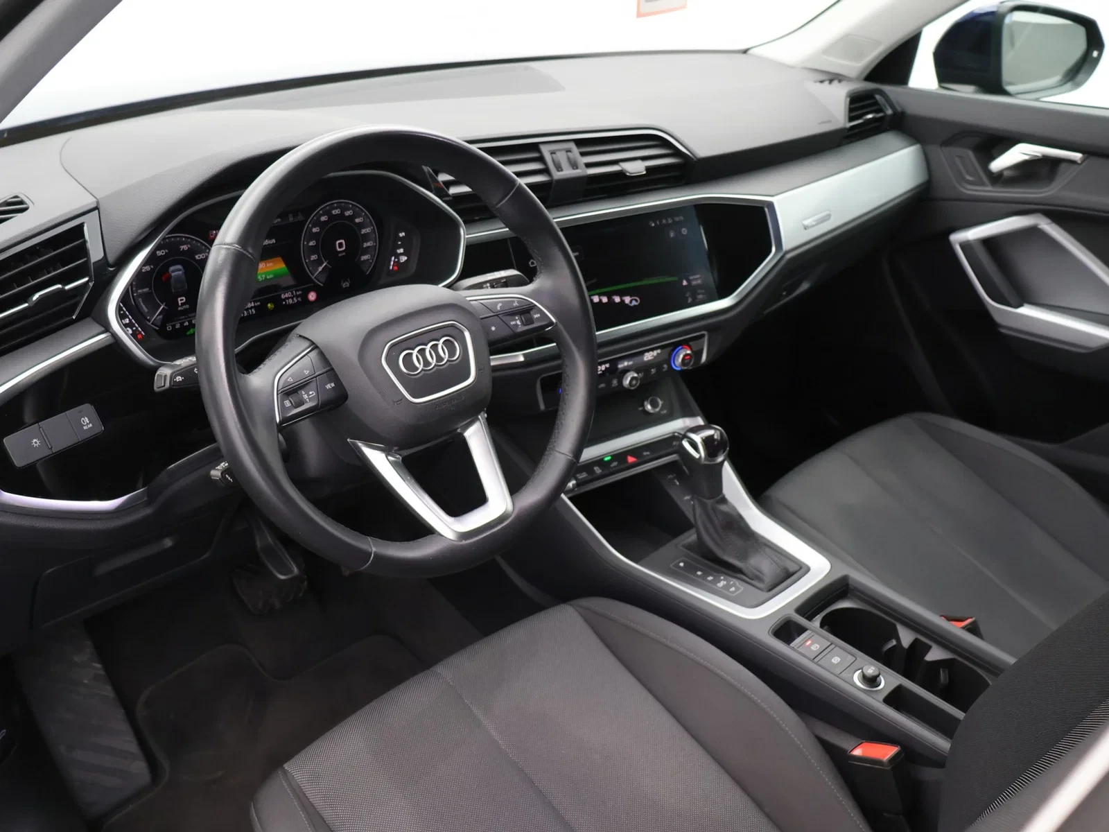 Audi Q3 PHEV Audi Q3 PHEV Attraction 45TFSIe 245PK *AUTOMAAT*SHADOW LOOK*CAMERA*PDC*CRUISE*NAVI*APP-CONNECT*...*