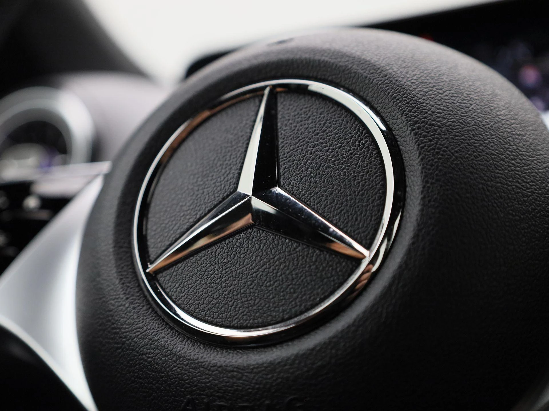Mercedes-Benz-GLB-image-35