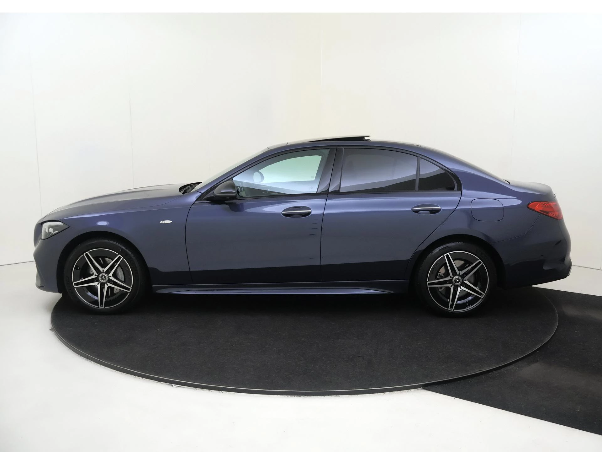 Mercedes-Benz-C-Klasse-image-8