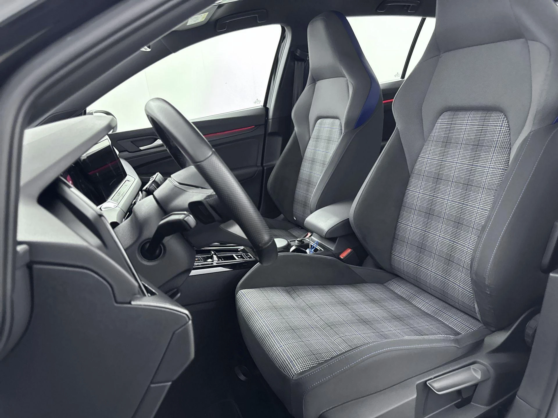 Volkswagen-Golf-image-22