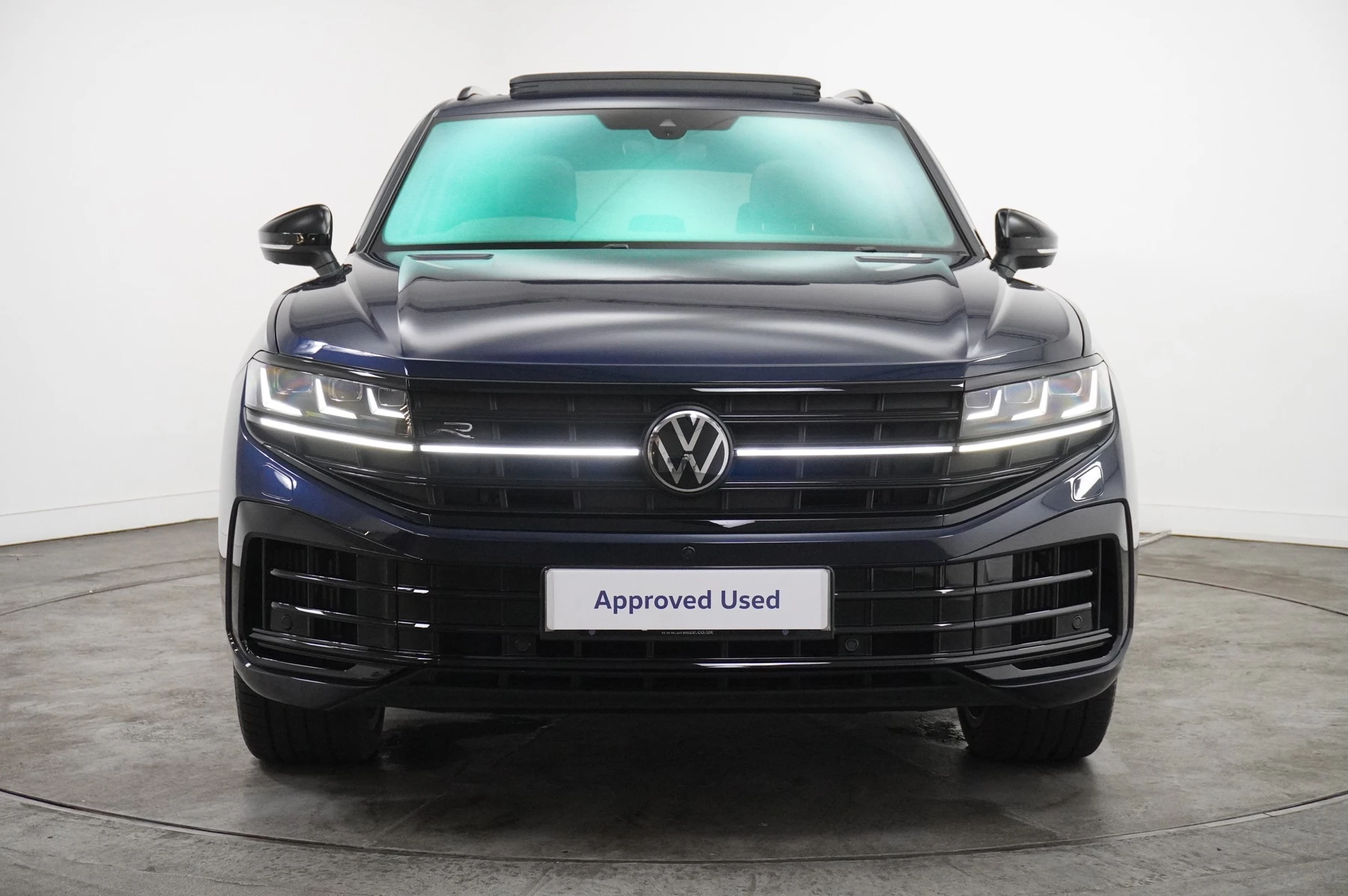 Volkswagen-Touareg-image-6