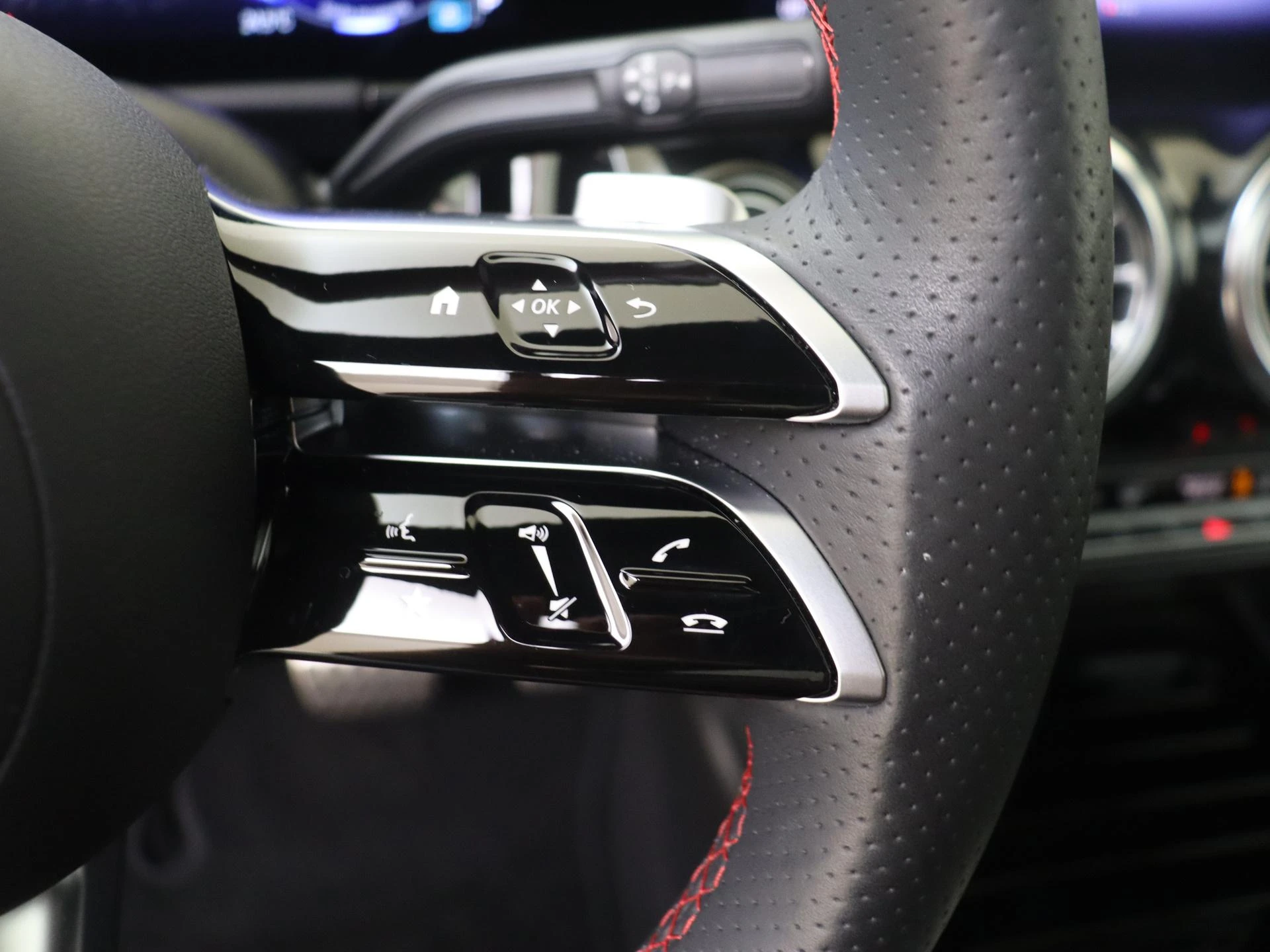 Mercedes-Benz-EQA-image-12