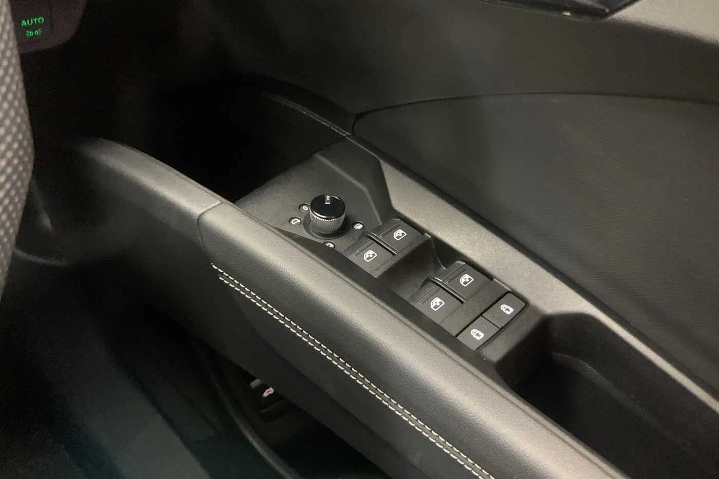 Audi-Q4 e-tron-image-27