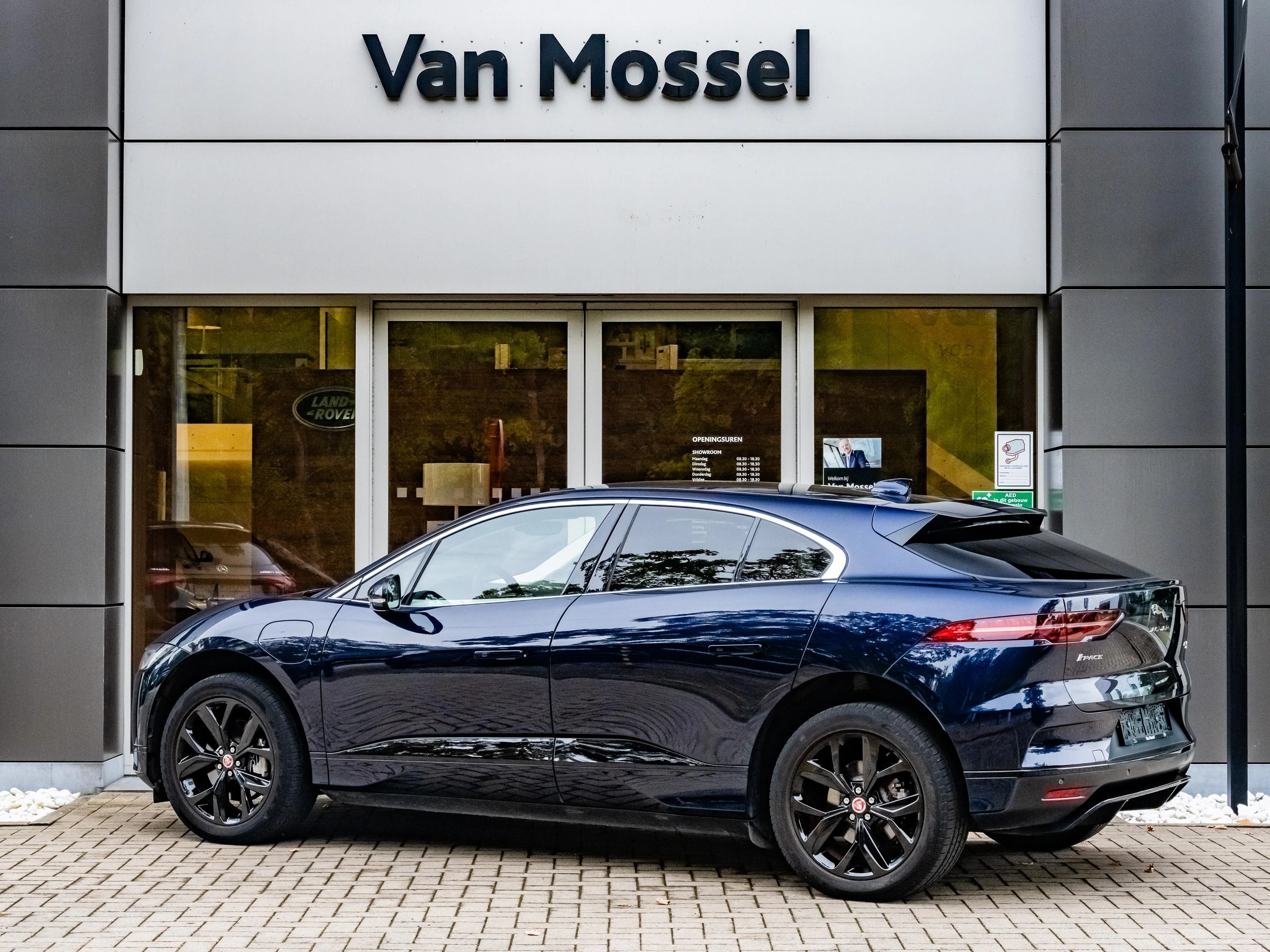 Jaguar-I-PACE-image-3