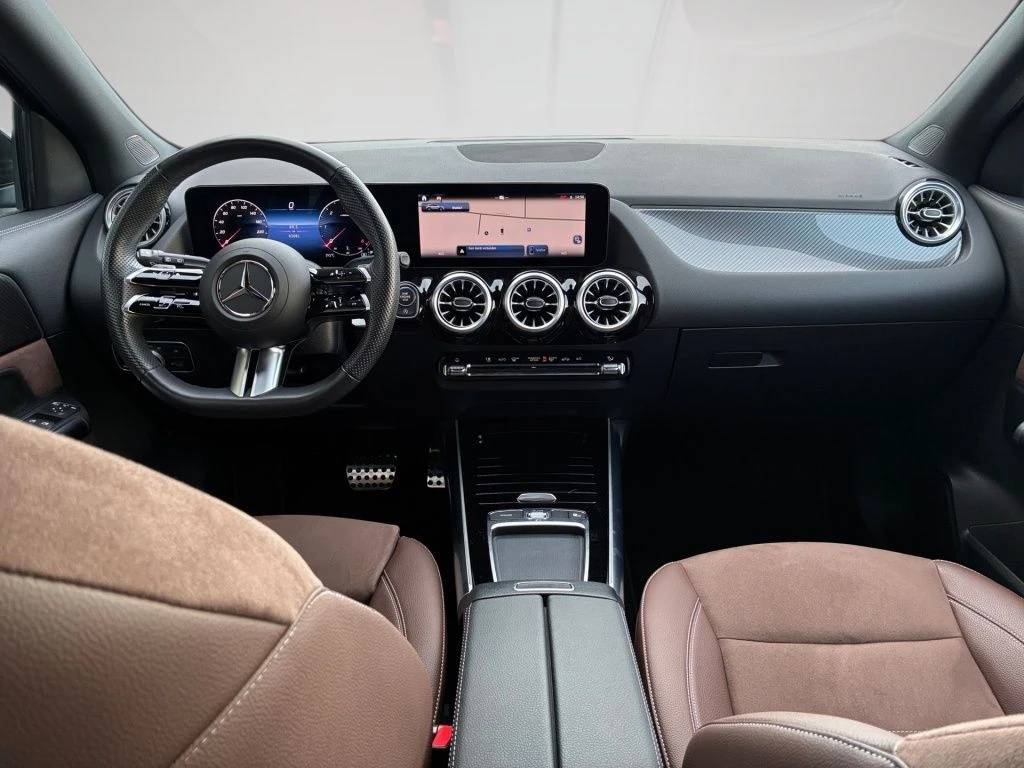 Mercedes-Benz-GLA 180 d-image-11