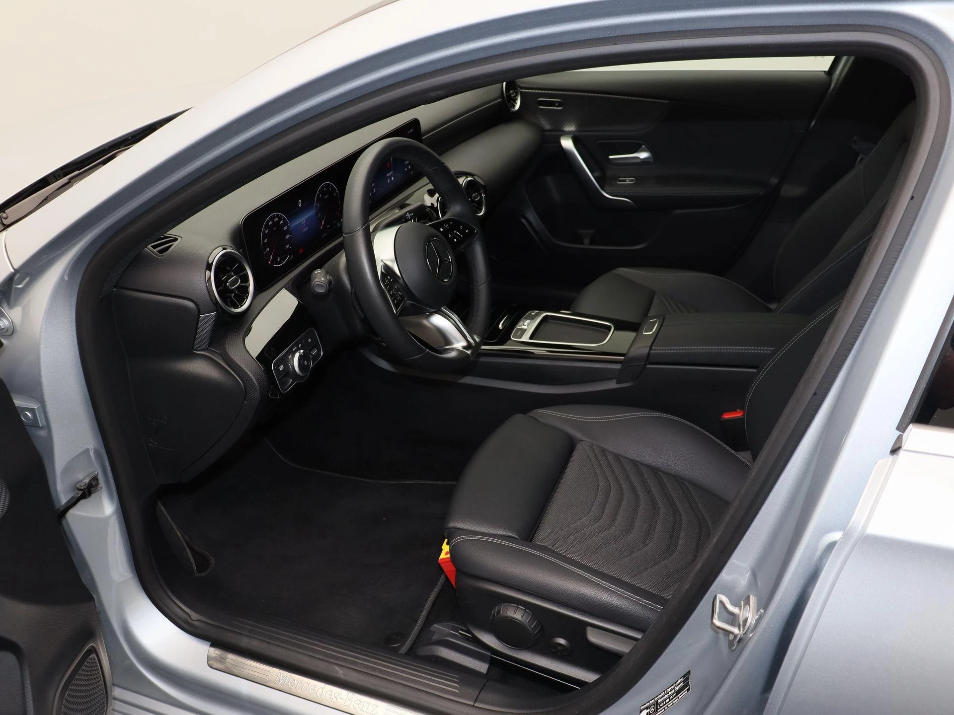 Mercedes-Benz Classe A 180 Business Line + CARPLAY + LED + CAMERA +