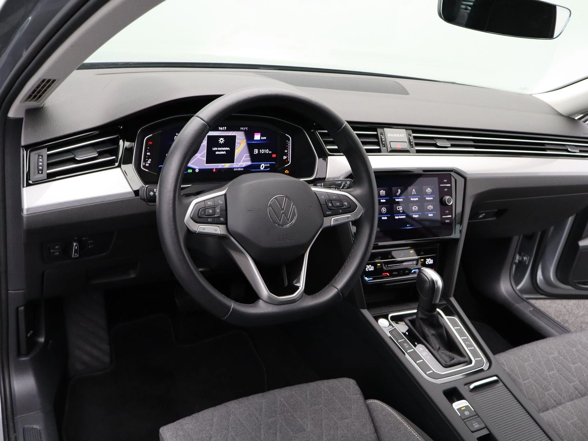 Volkswagen-Passat-image-25