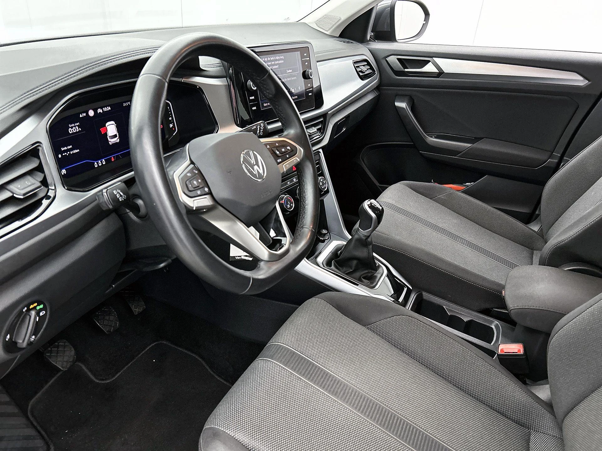 Volkswagen-T-Roc-image-20