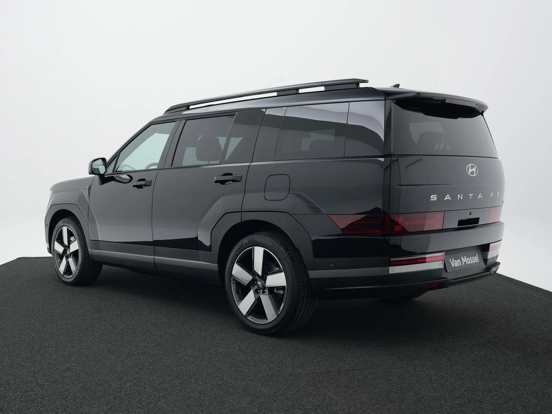 Hyundai-Santa Fe-image-2