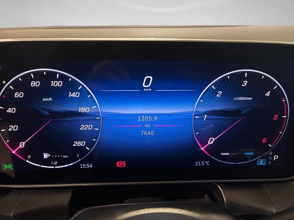 Mercedes-Benz-GLC 220 d-image-6