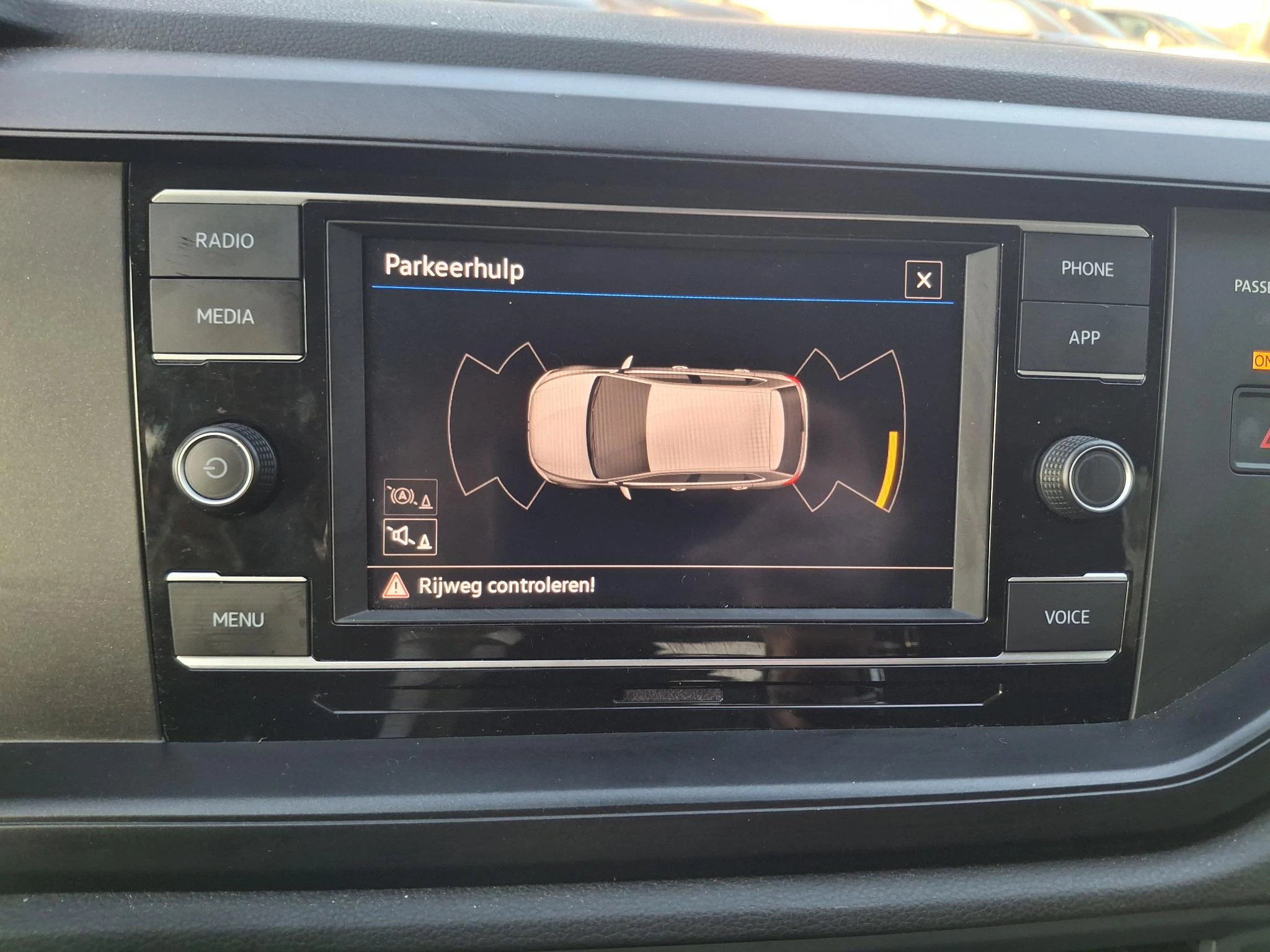 Volkswagen-Polo-image-12