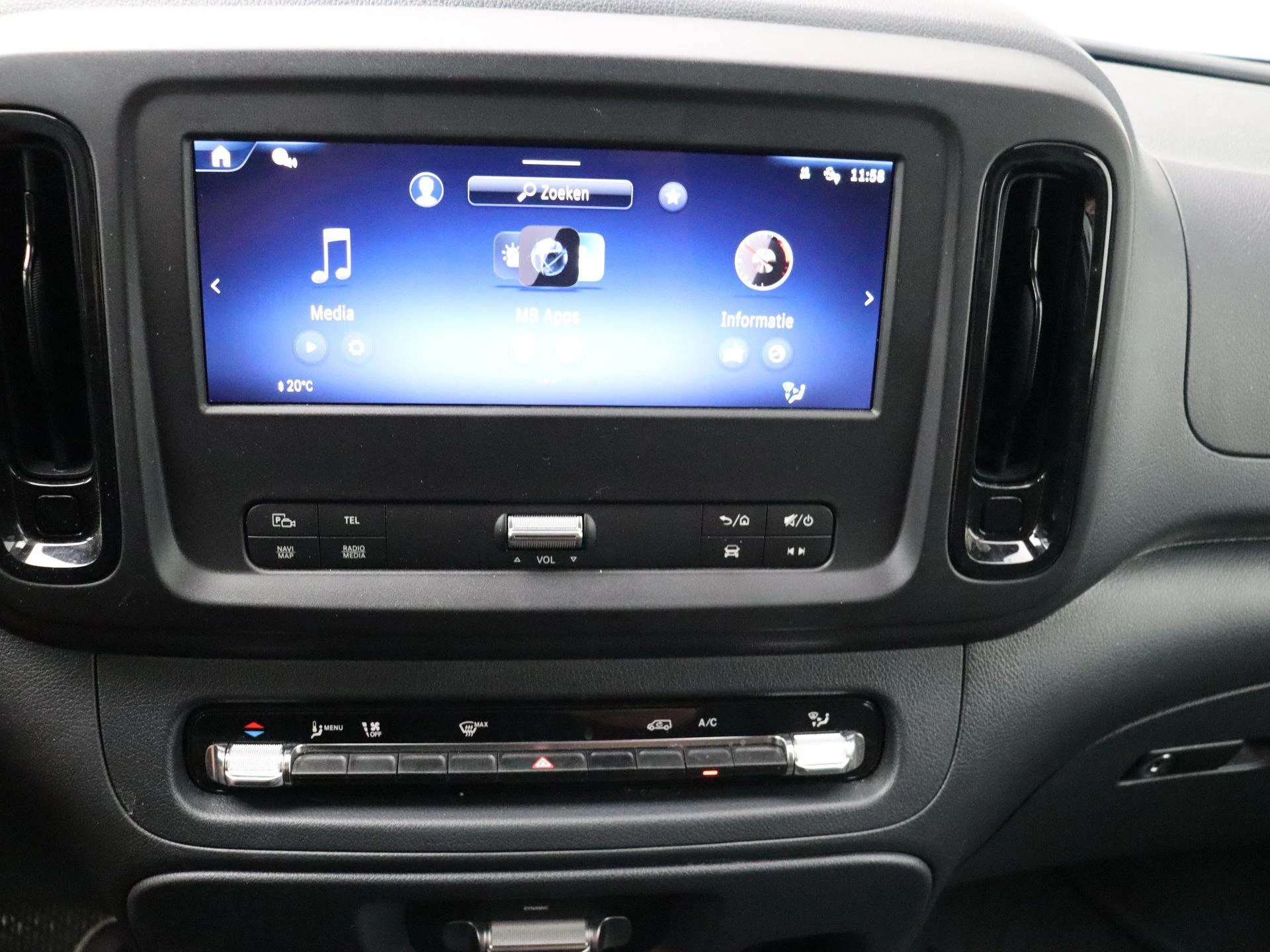 Mercedes-Benz-Vito-image-16