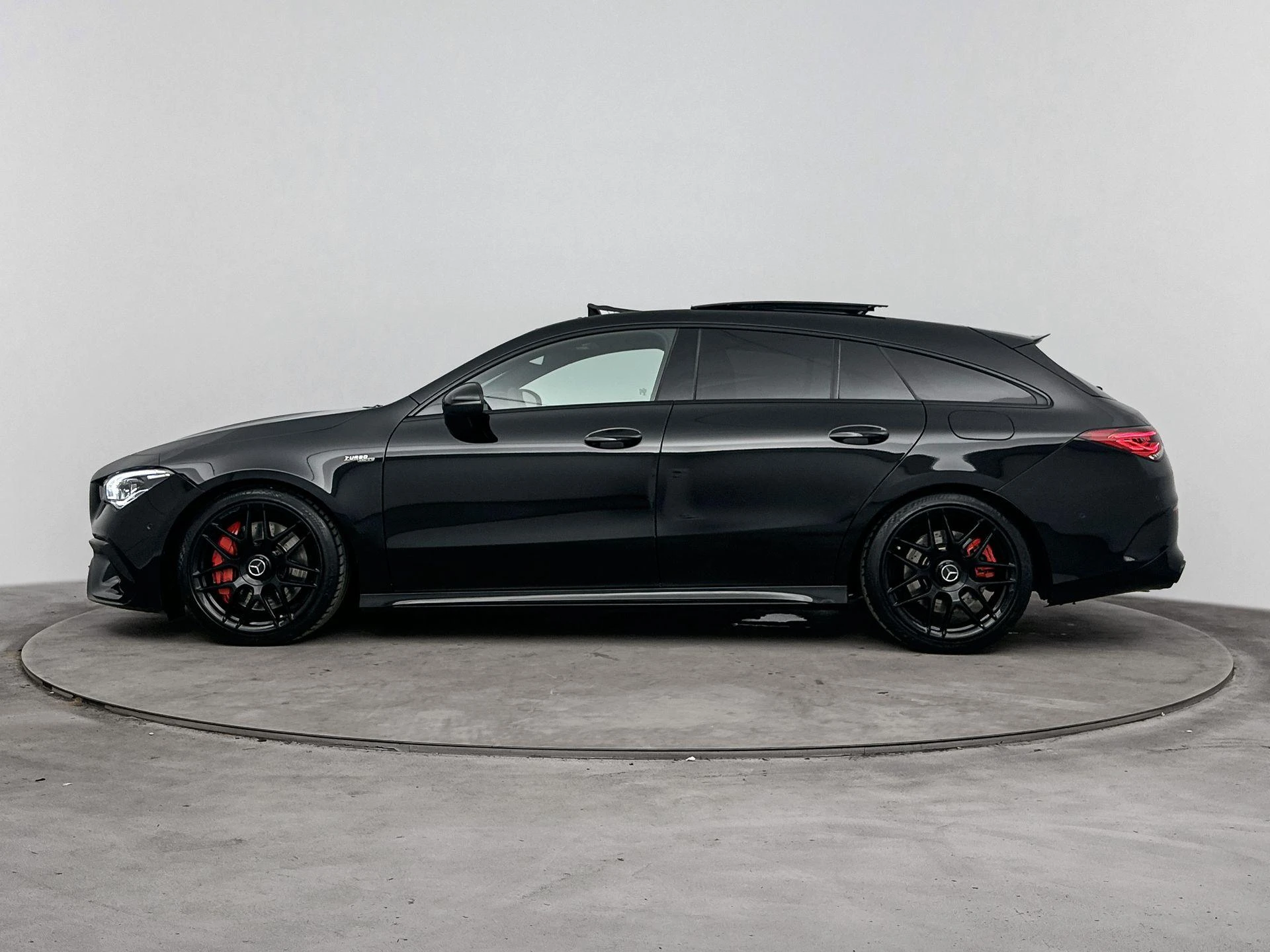 Mercedes-Benz-CLA-image-1