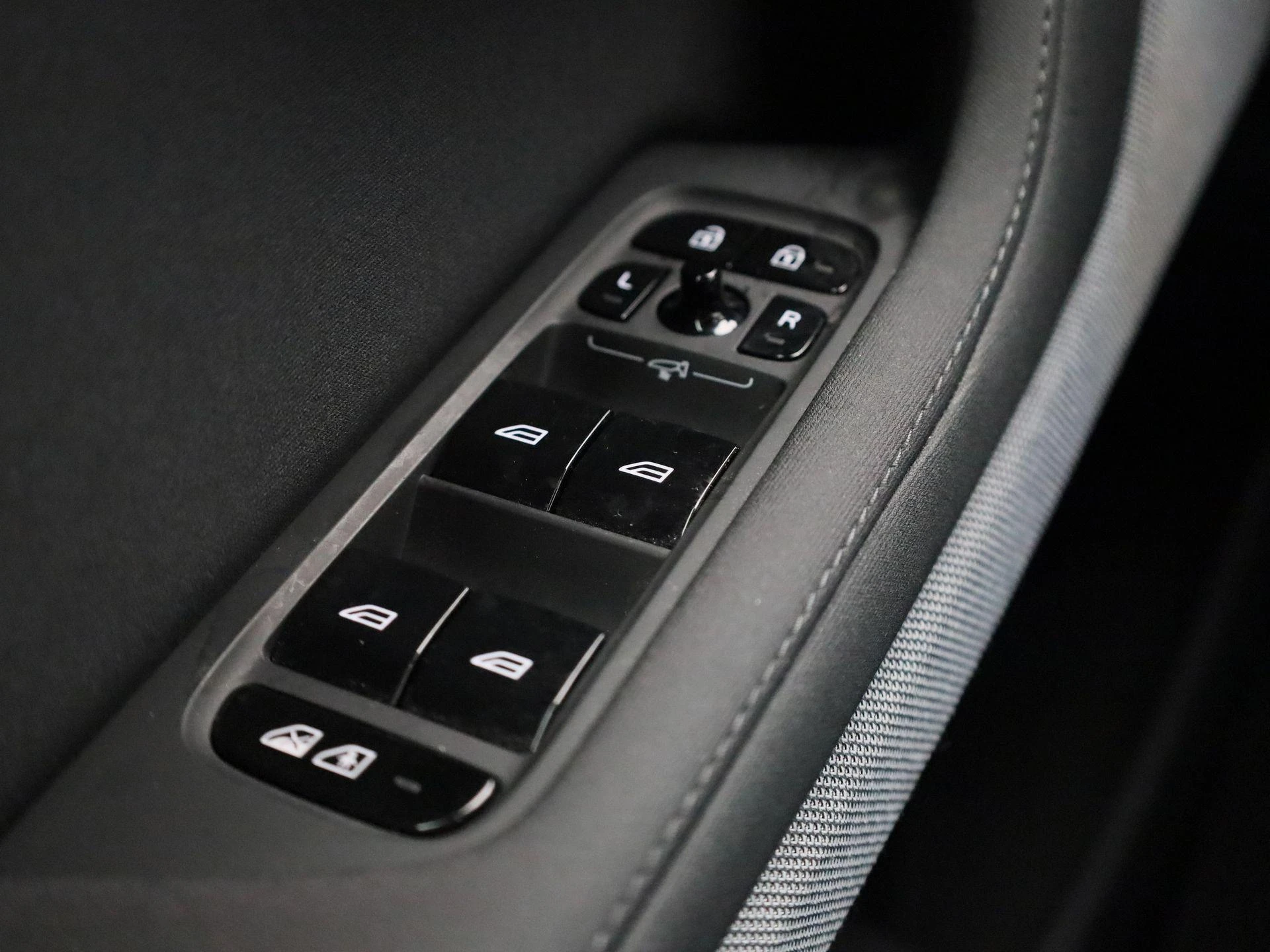 Polestar-2-image-28