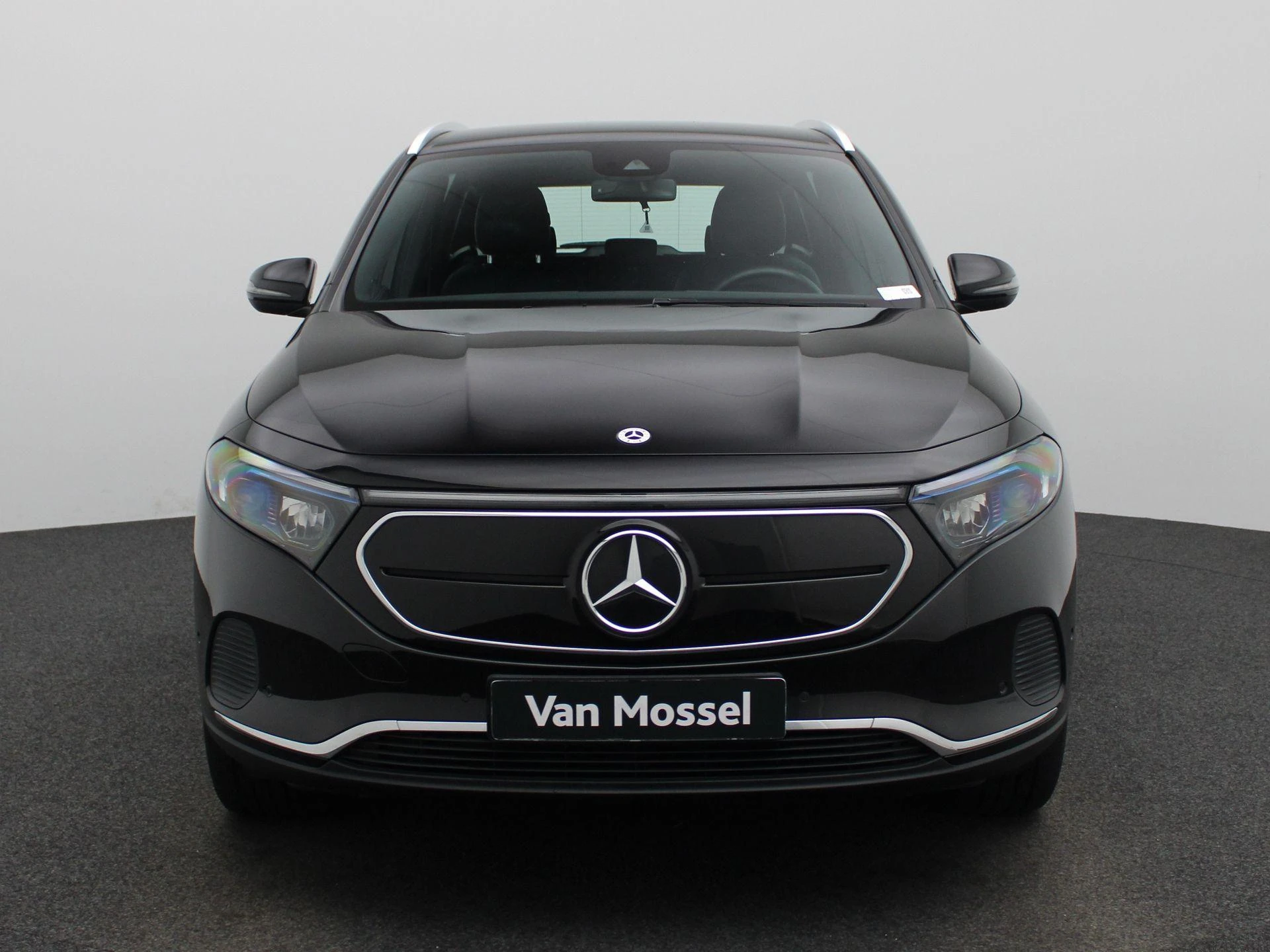 Mercedes-Benz-EQA-image-2