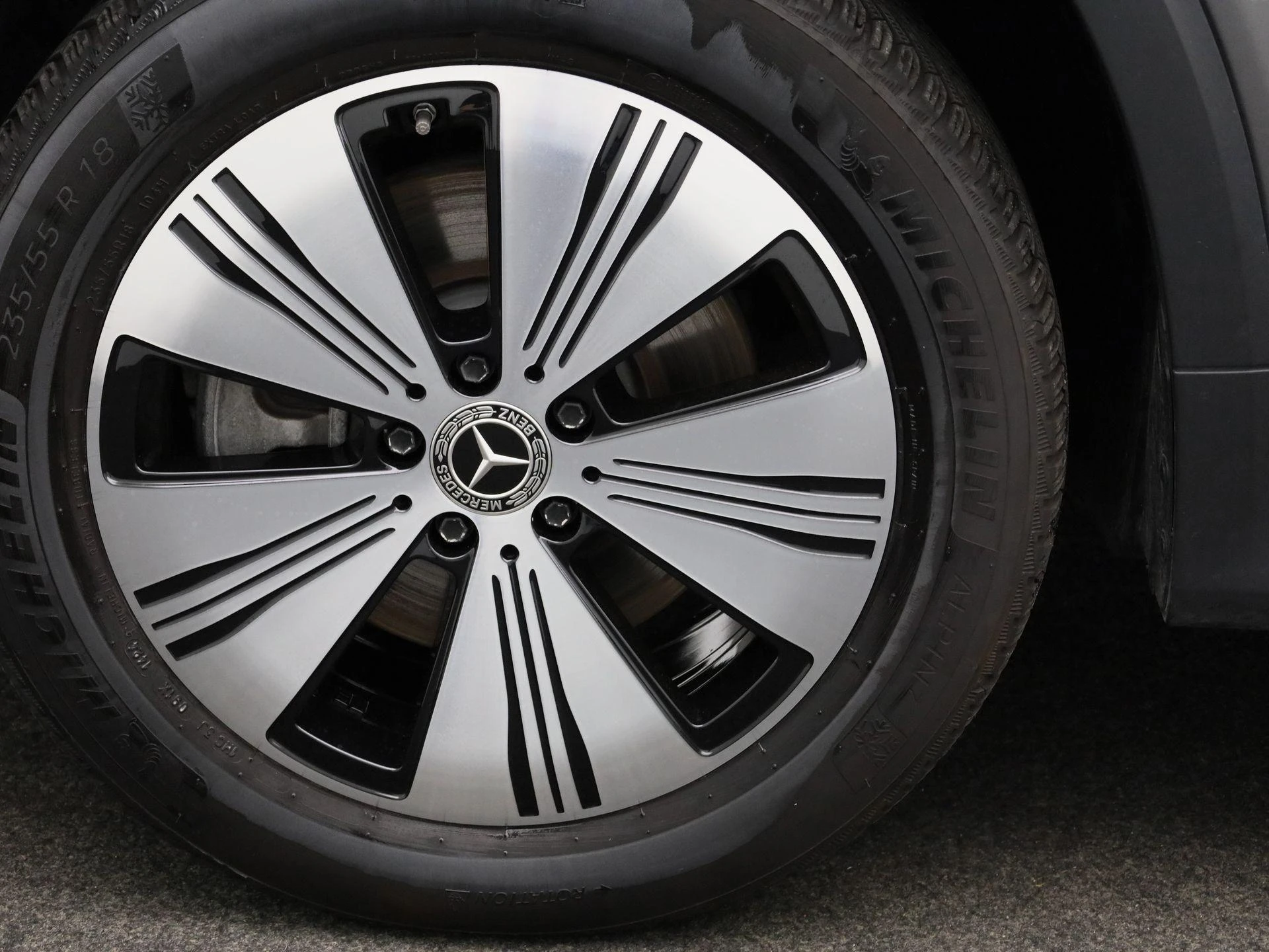 Mercedes-Benz-EQB-image-14