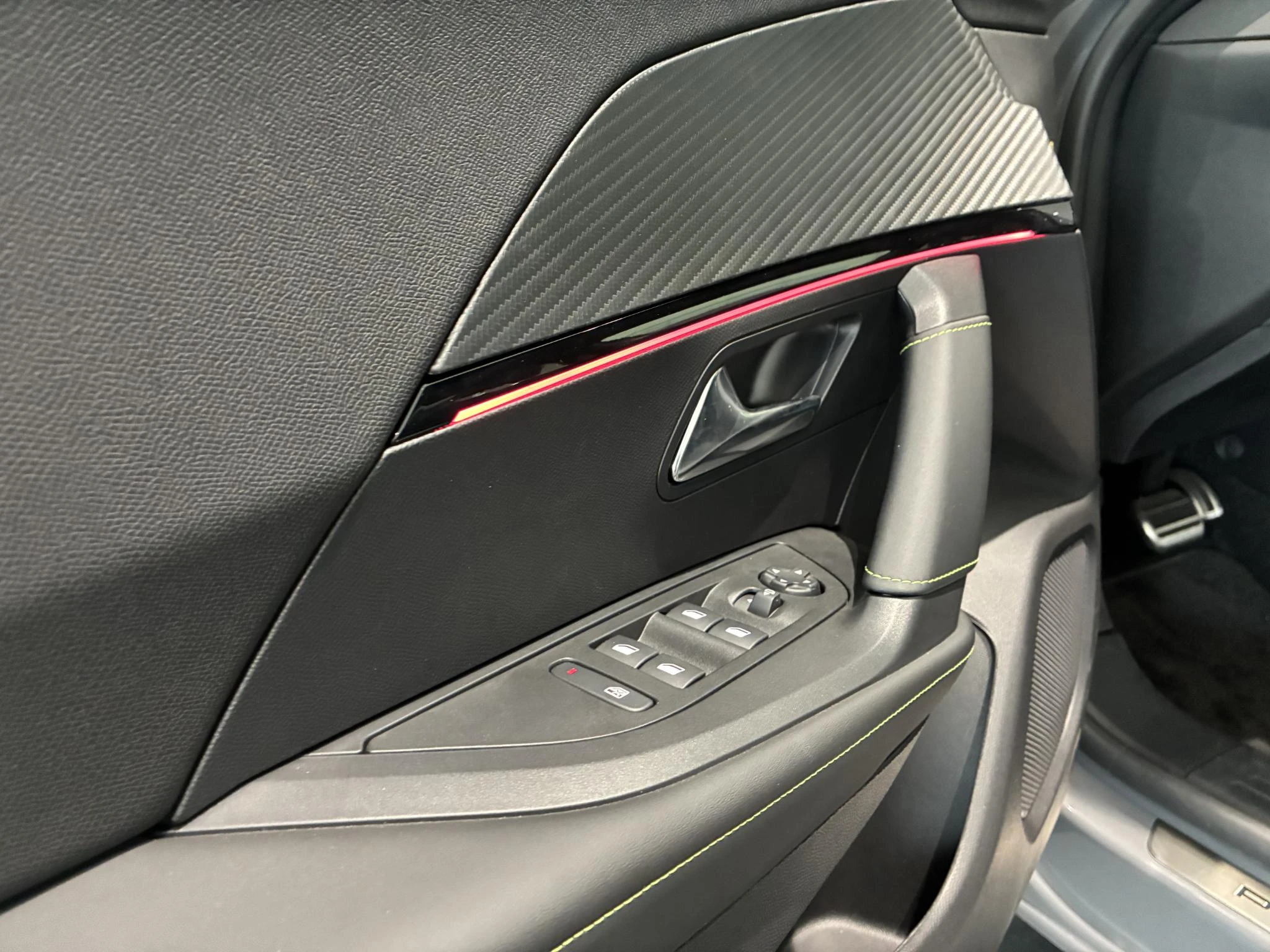 Peugeot e-2008 EV GT 54 kWh
