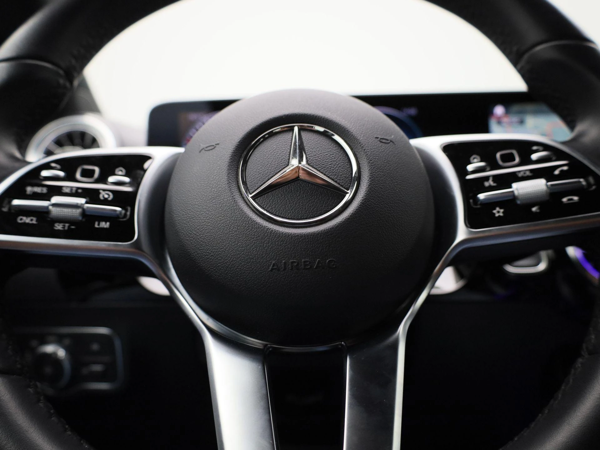 Mercedes-Benz-EQA-image-30