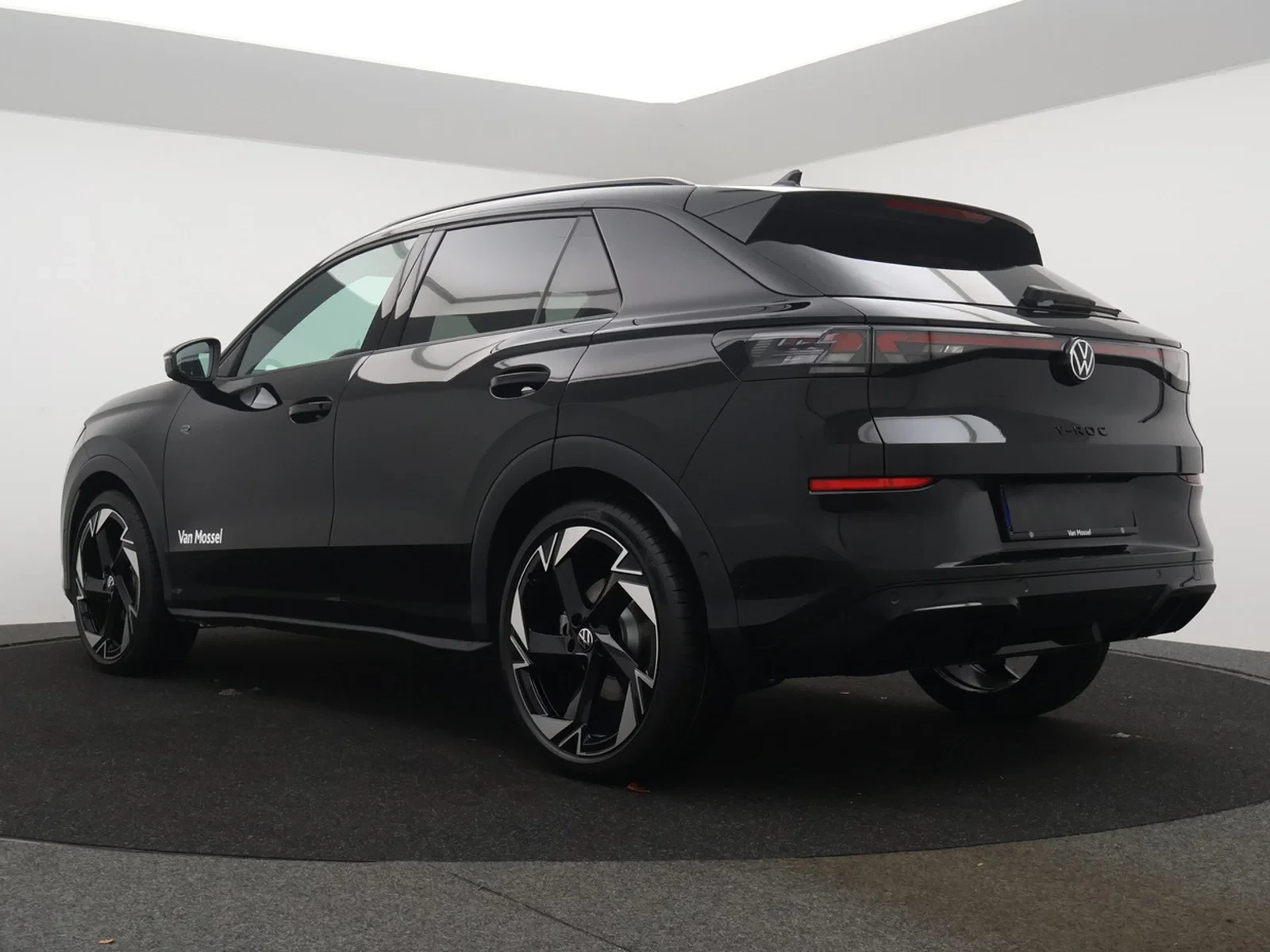 Volkswagen-T-Roc-image-4