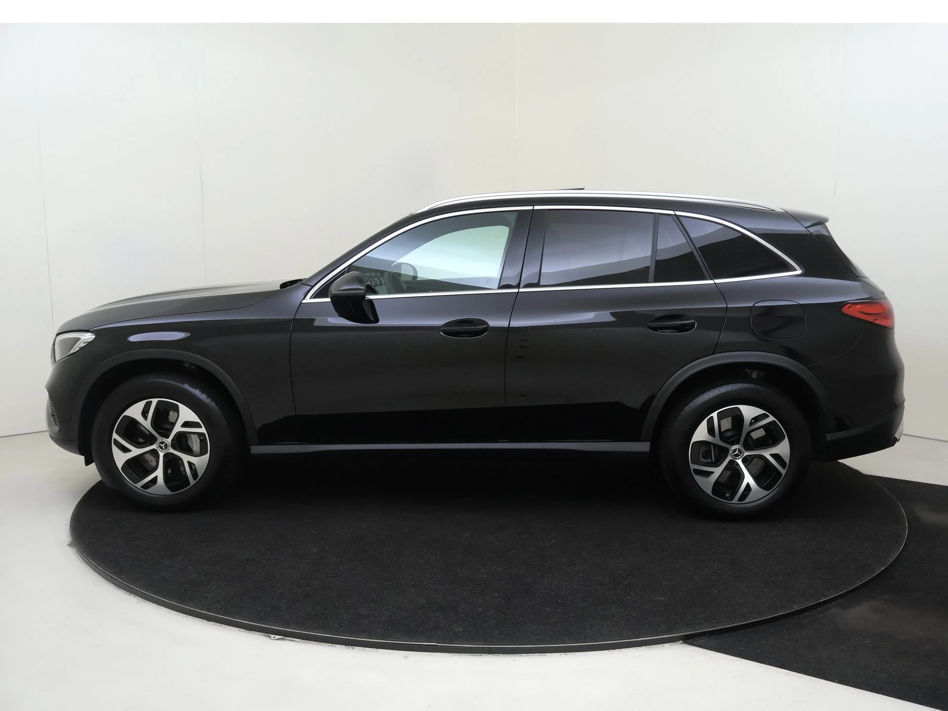 Mercedes-Benz-GLC-image-7