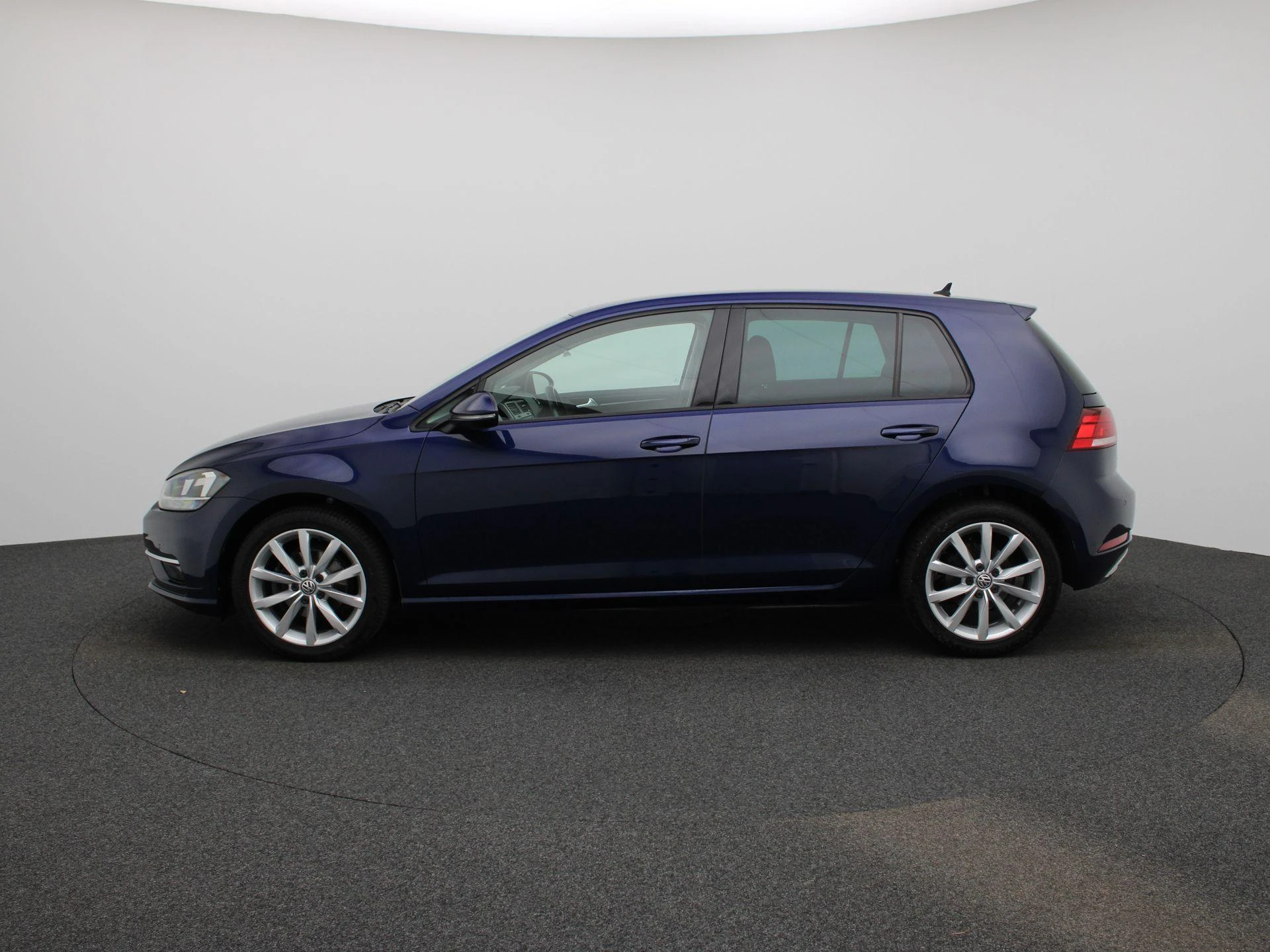 Volkswagen-Golf-image-3