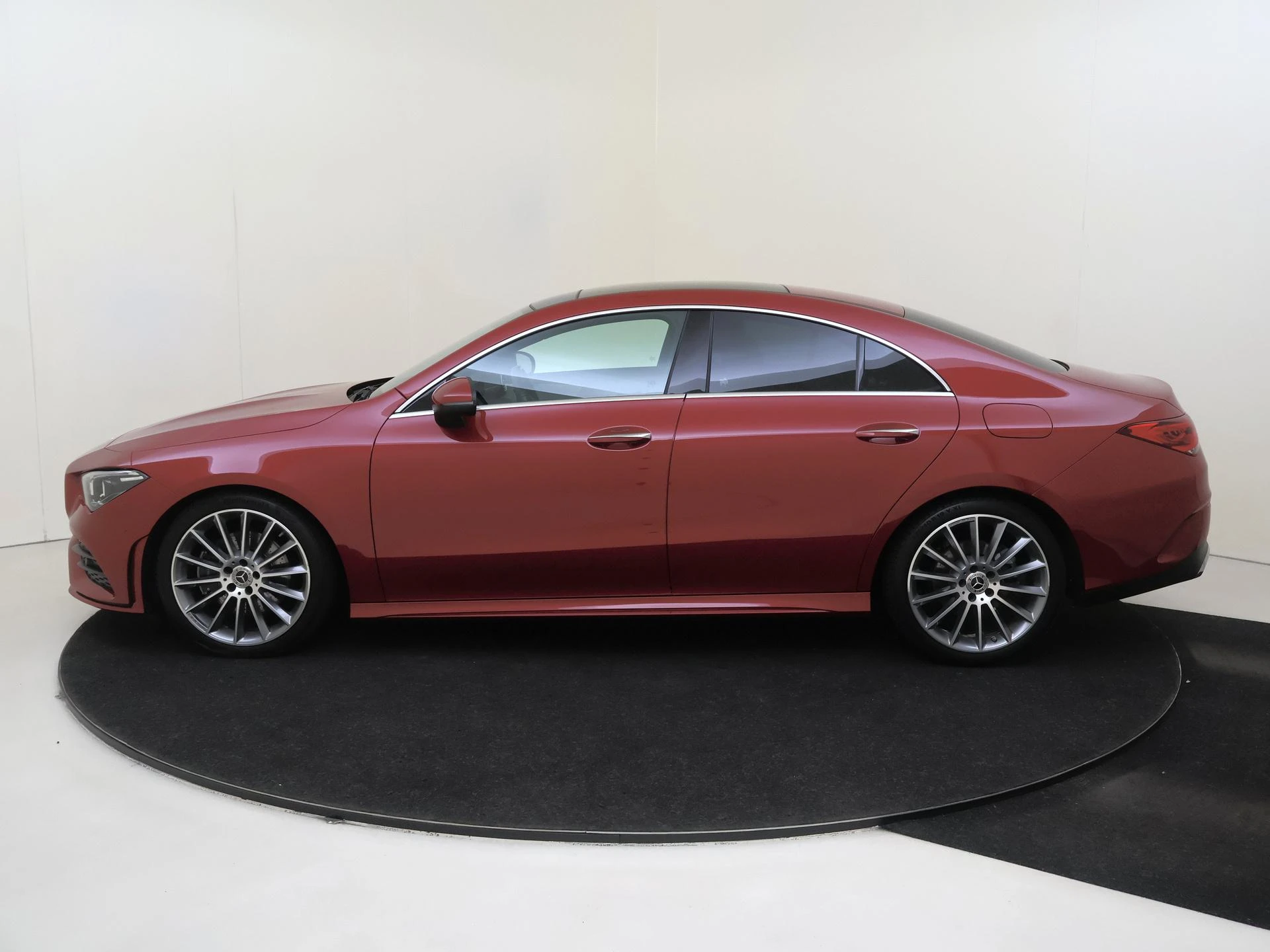 Mercedes-Benz-CLA-image-7
