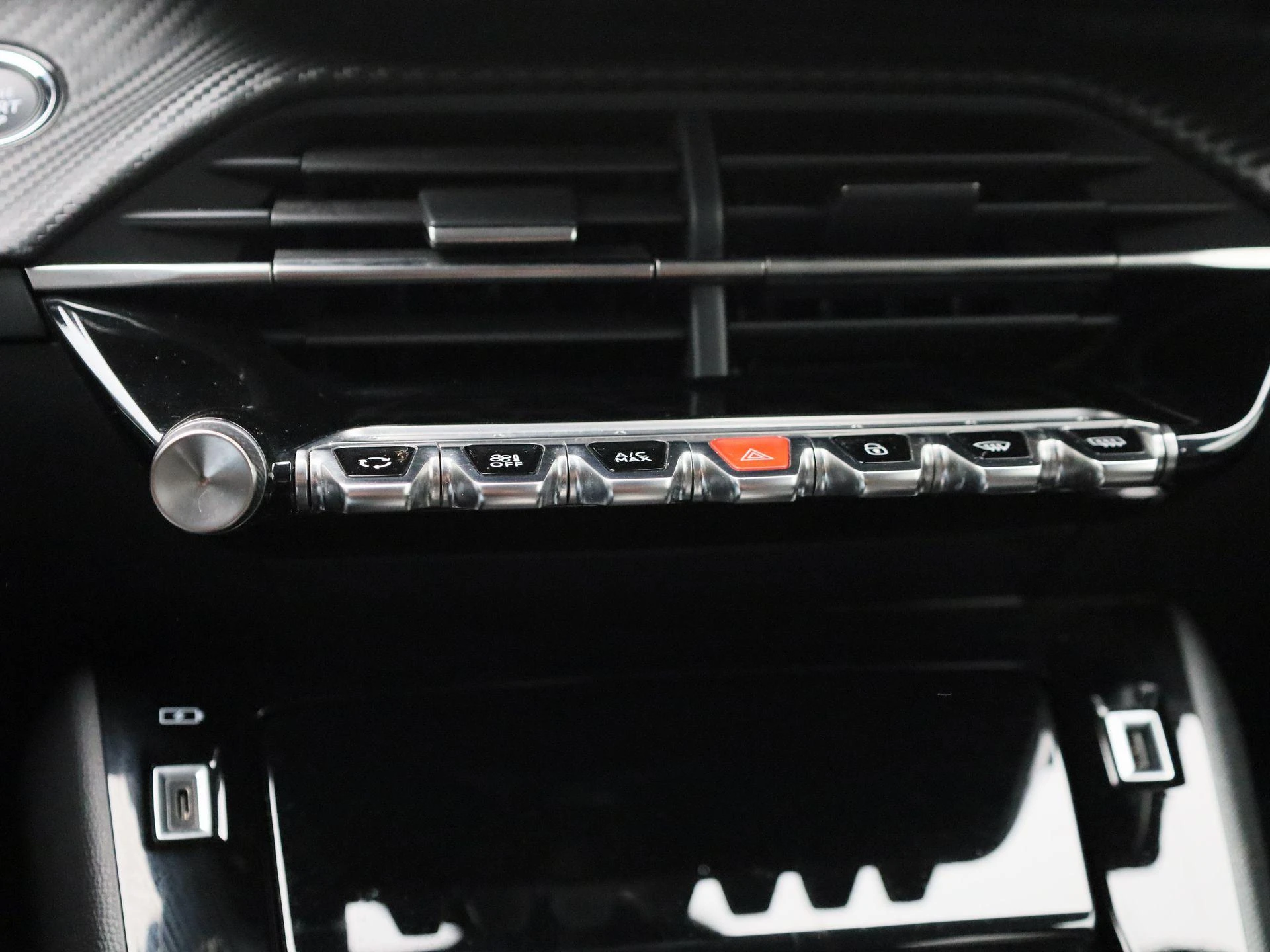 Peugeot e-208 - 17