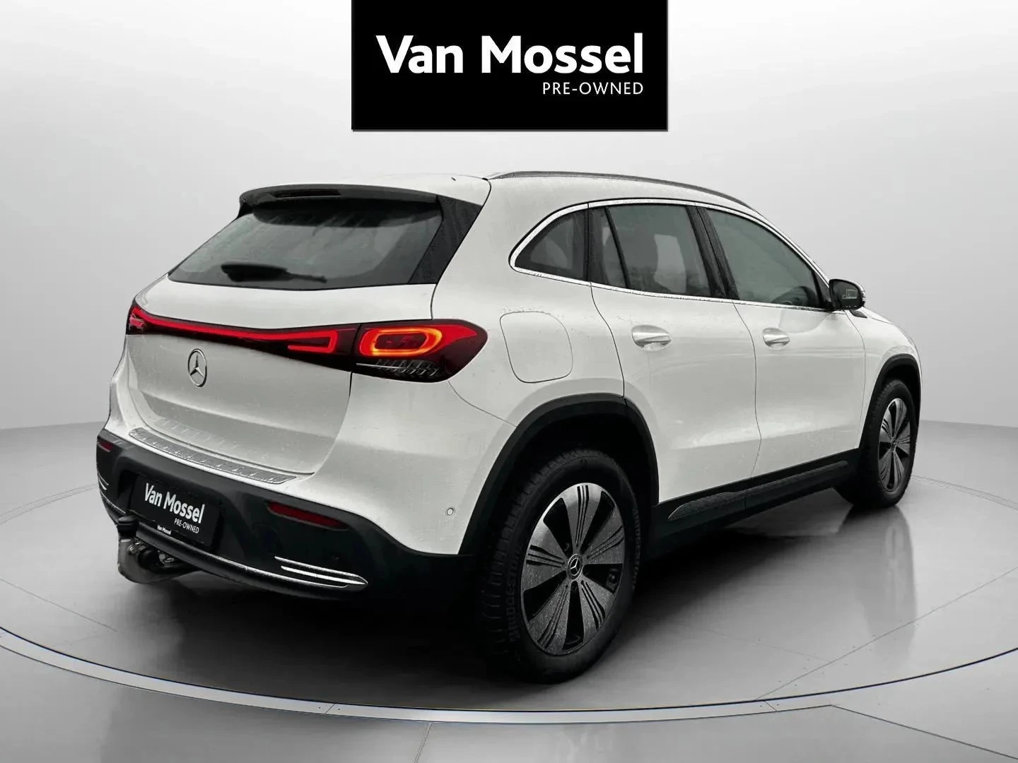 Mercedes-Benz-EQA-image-4