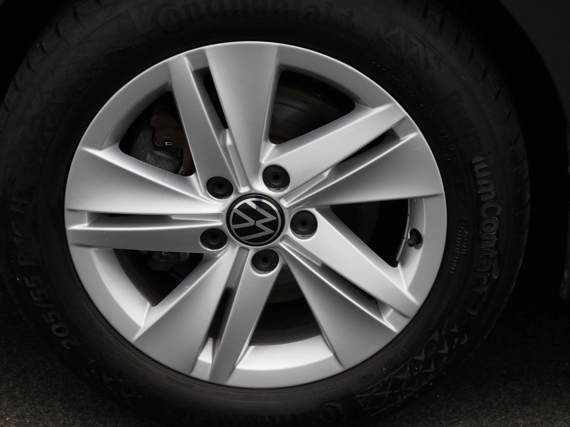 Volkswagen-Golf-image-12