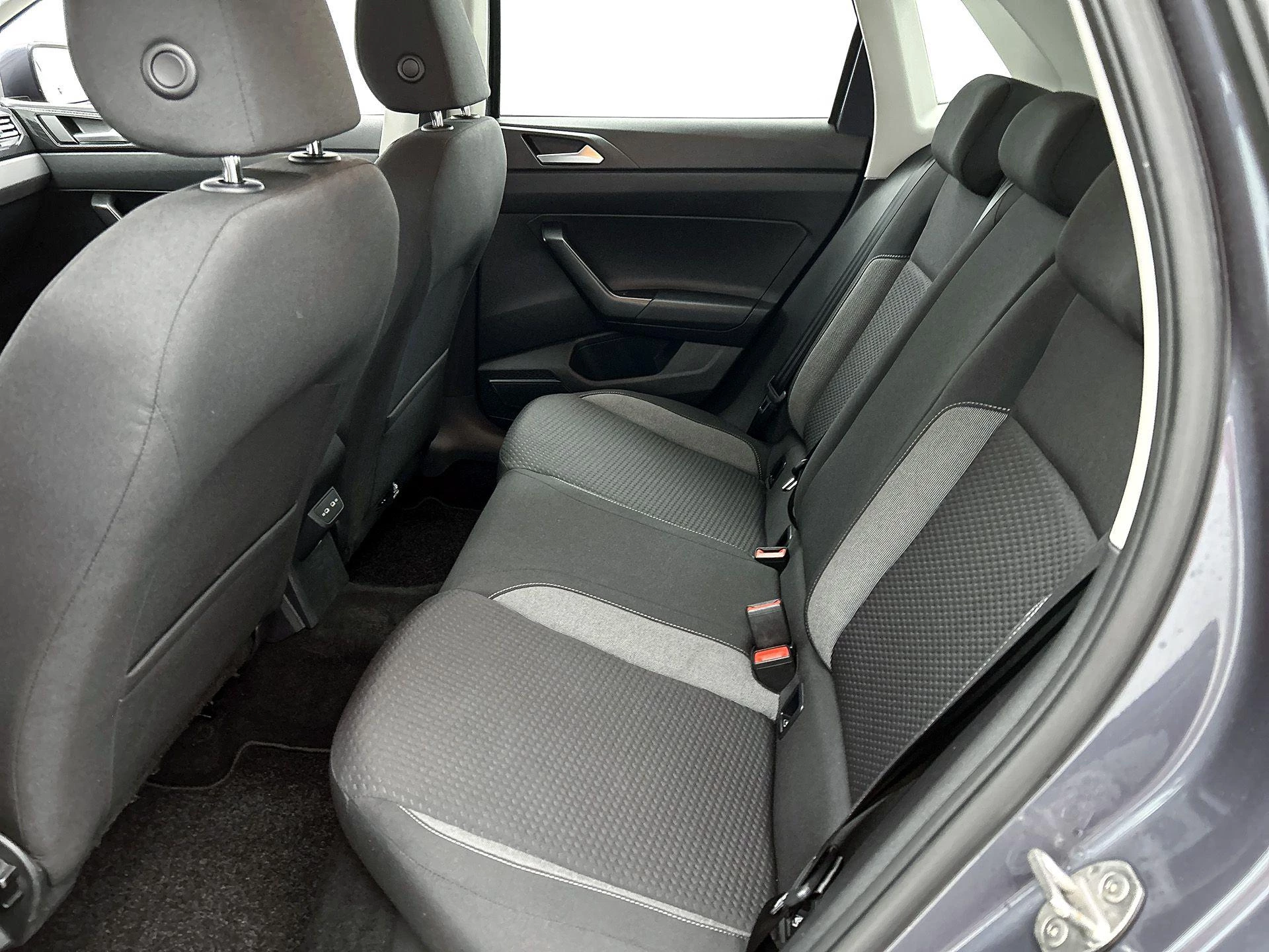Volkswagen-Polo-image-25