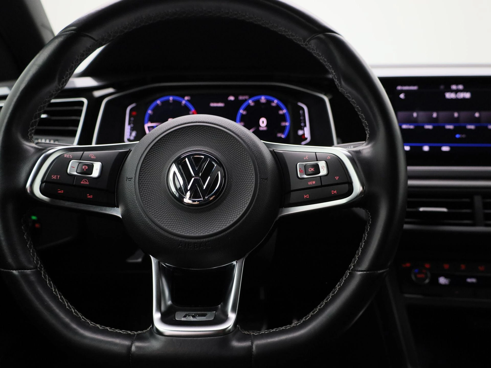 Volkswagen-Polo-image-6