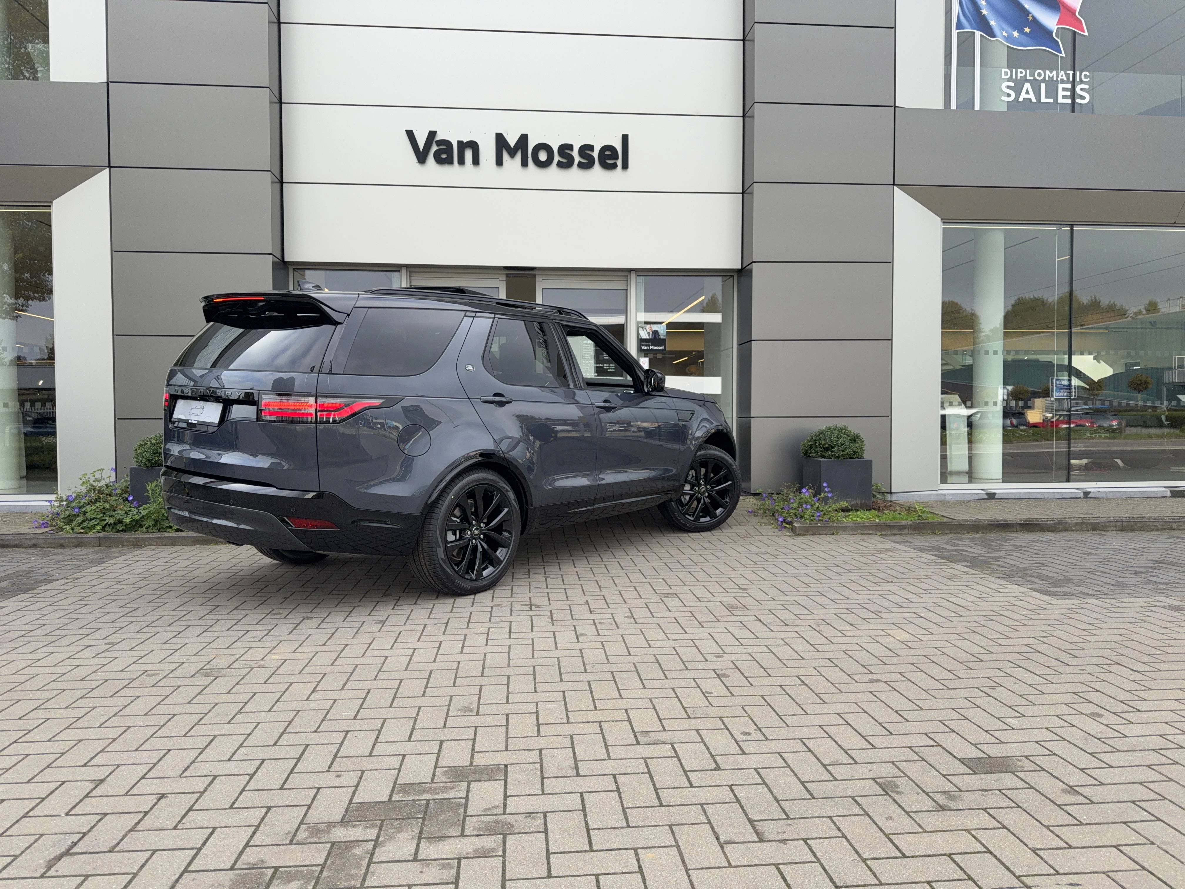 Land Rover-Discovery-image-5