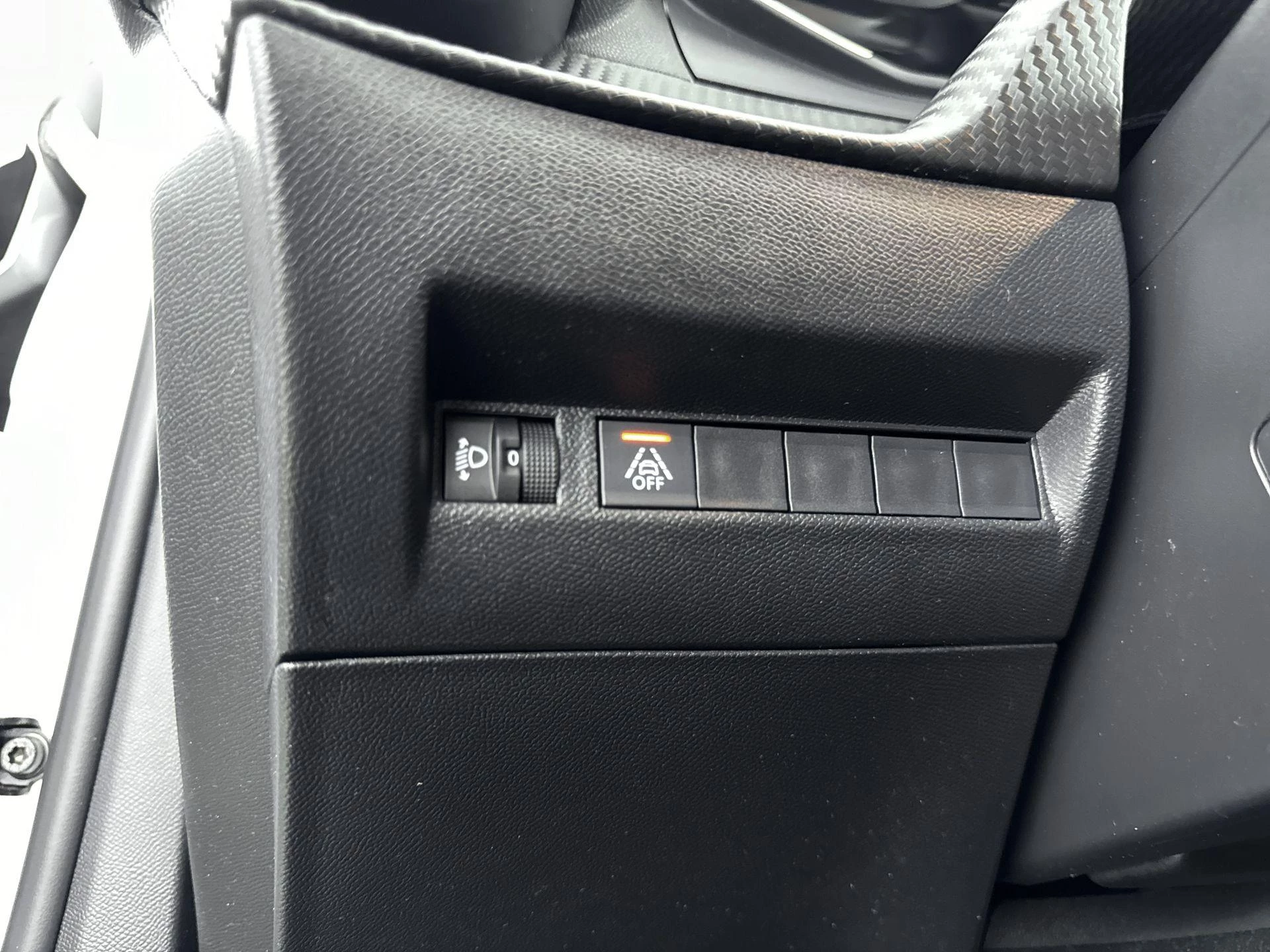 Peugeot-e-2008-image-9