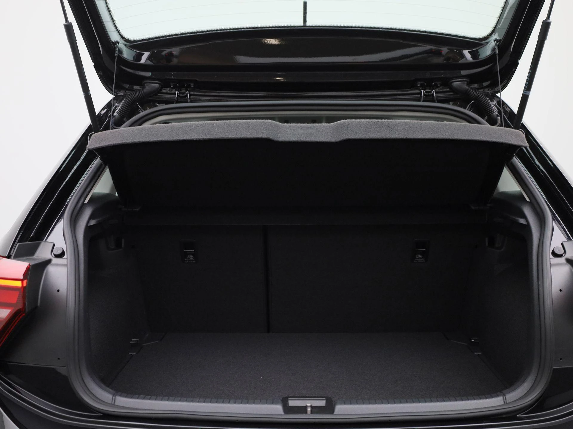 Volkswagen-Polo-image-13